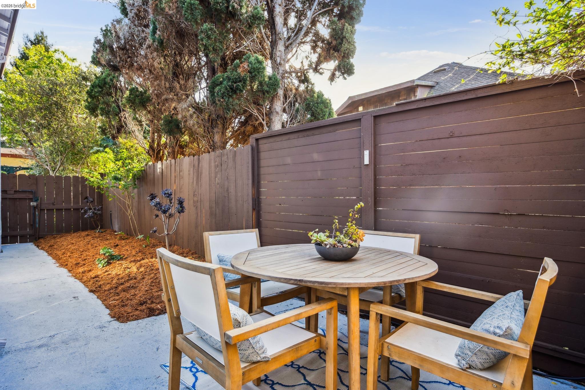 Detail Gallery Image 52 of 59 For 1207 Francisco Street #2,  Berkeley,  CA 94702 - 3 Beds | 2 Baths