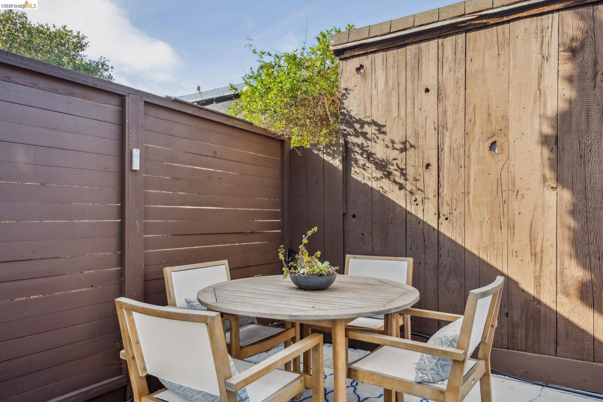 Detail Gallery Image 54 of 59 For 1207 Francisco Street #2,  Berkeley,  CA 94702 - 3 Beds | 2 Baths