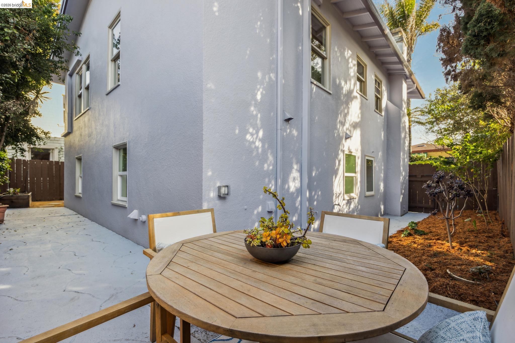 Detail Gallery Image 55 of 59 For 1207 Francisco Street #2,  Berkeley,  CA 94702 - 3 Beds | 2 Baths