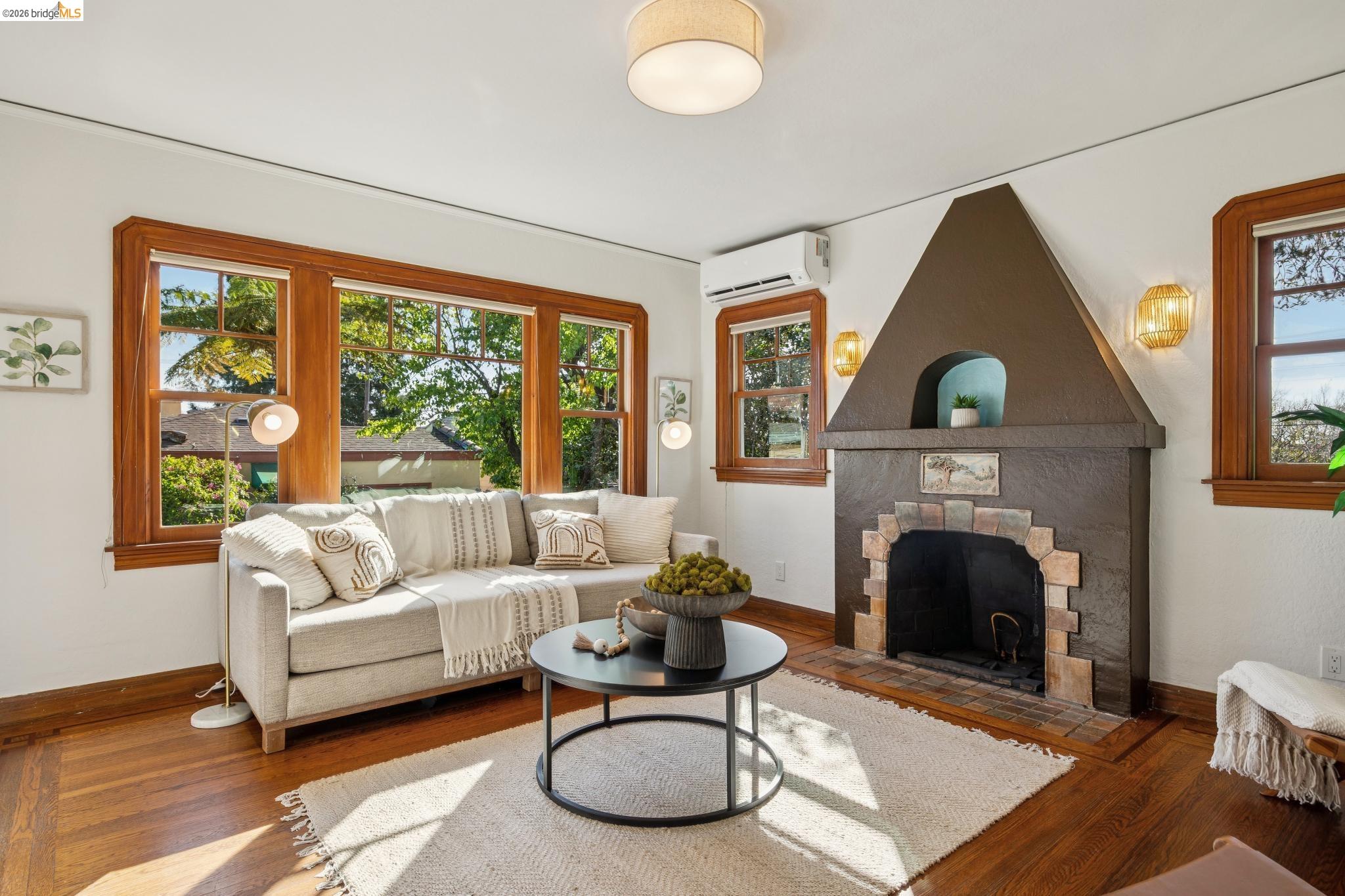 Detail Gallery Image 8 of 59 For 1207 Francisco Street #2,  Berkeley,  CA 94702 - 3 Beds | 2 Baths