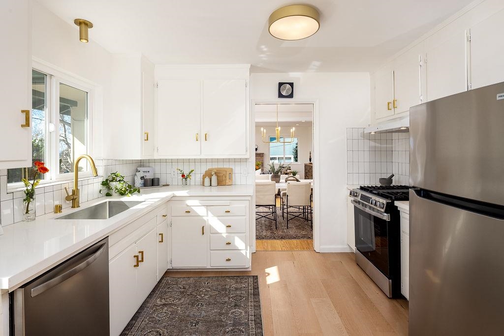 Detail Gallery Image 3 of 38 For 3175 Revere Ave, Oakland,  CA 94605 - 3 Beds | 2/1 Baths