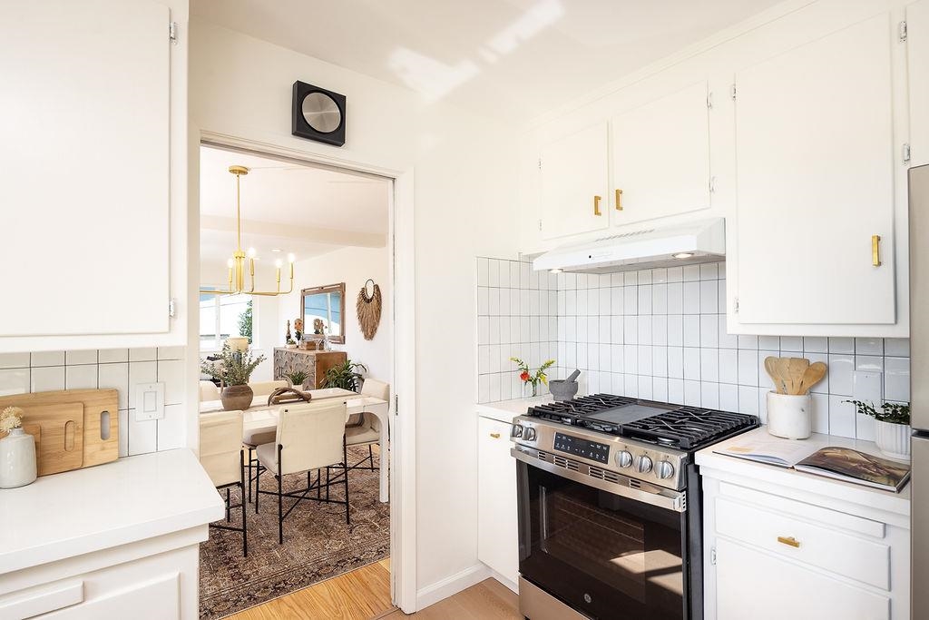 Detail Gallery Image 4 of 38 For 3175 Revere Ave, Oakland,  CA 94605 - 3 Beds | 2/1 Baths