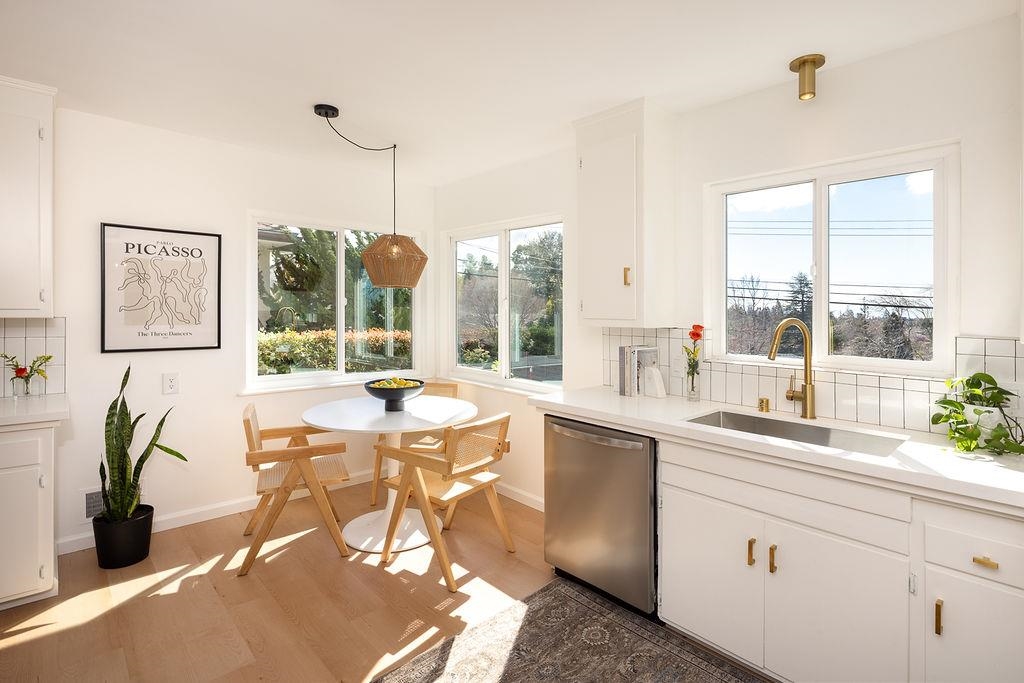 Detail Gallery Image 7 of 38 For 3175 Revere Ave, Oakland,  CA 94605 - 3 Beds | 2/1 Baths