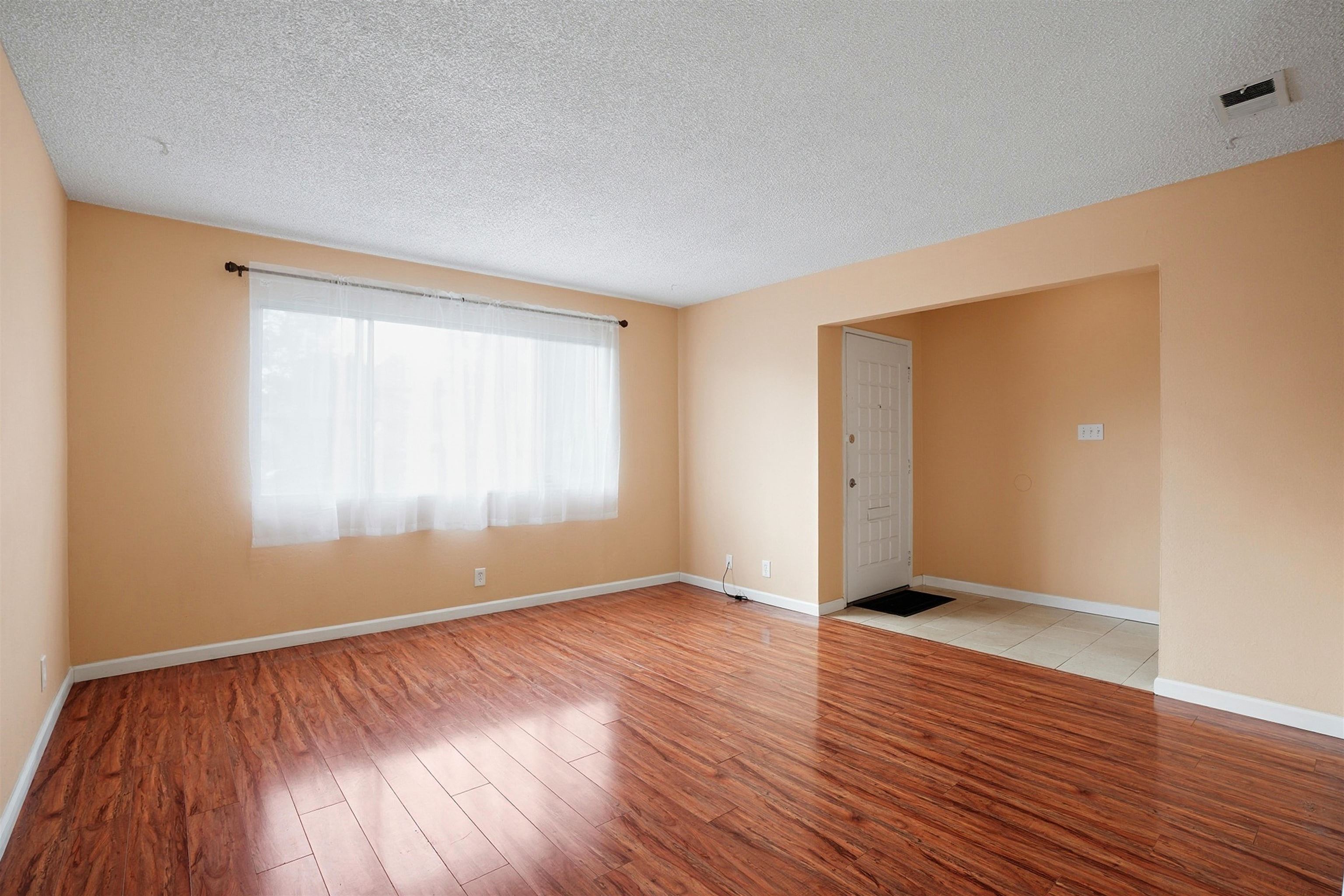 Photo #3: 41124333 Listing: Photo #3