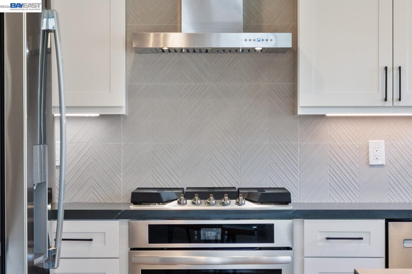 Detail Gallery Image 12 of 43 For 14 Heritage Oaks Rd, Pleasant Hill,  CA 94523 - 3 Beds | 3/1 Baths