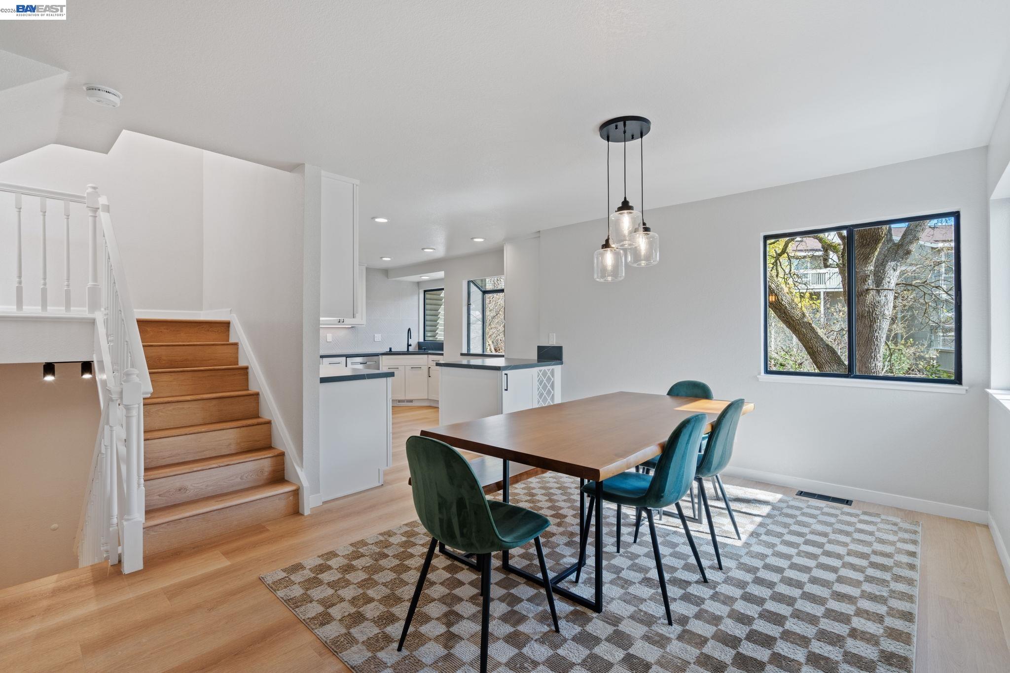 Detail Gallery Image 14 of 43 For 14 Heritage Oaks Rd, Pleasant Hill,  CA 94523 - 3 Beds | 3/1 Baths