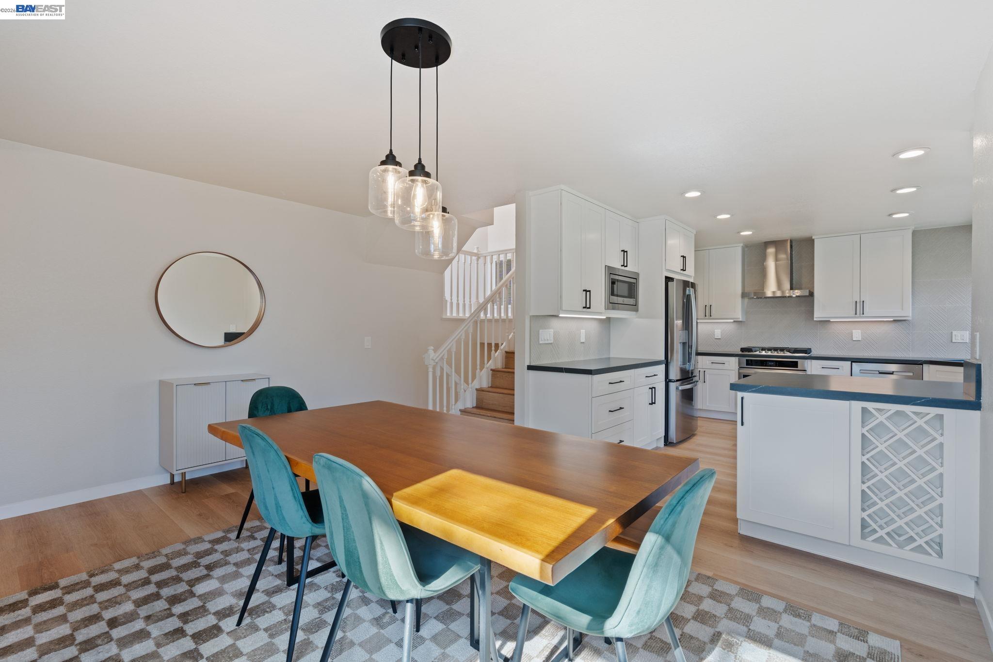 Detail Gallery Image 14 of 42 For 14 Heritage Oaks Rd, Pleasant Hill,  CA 94523 - 3 Beds | 3/1 Baths