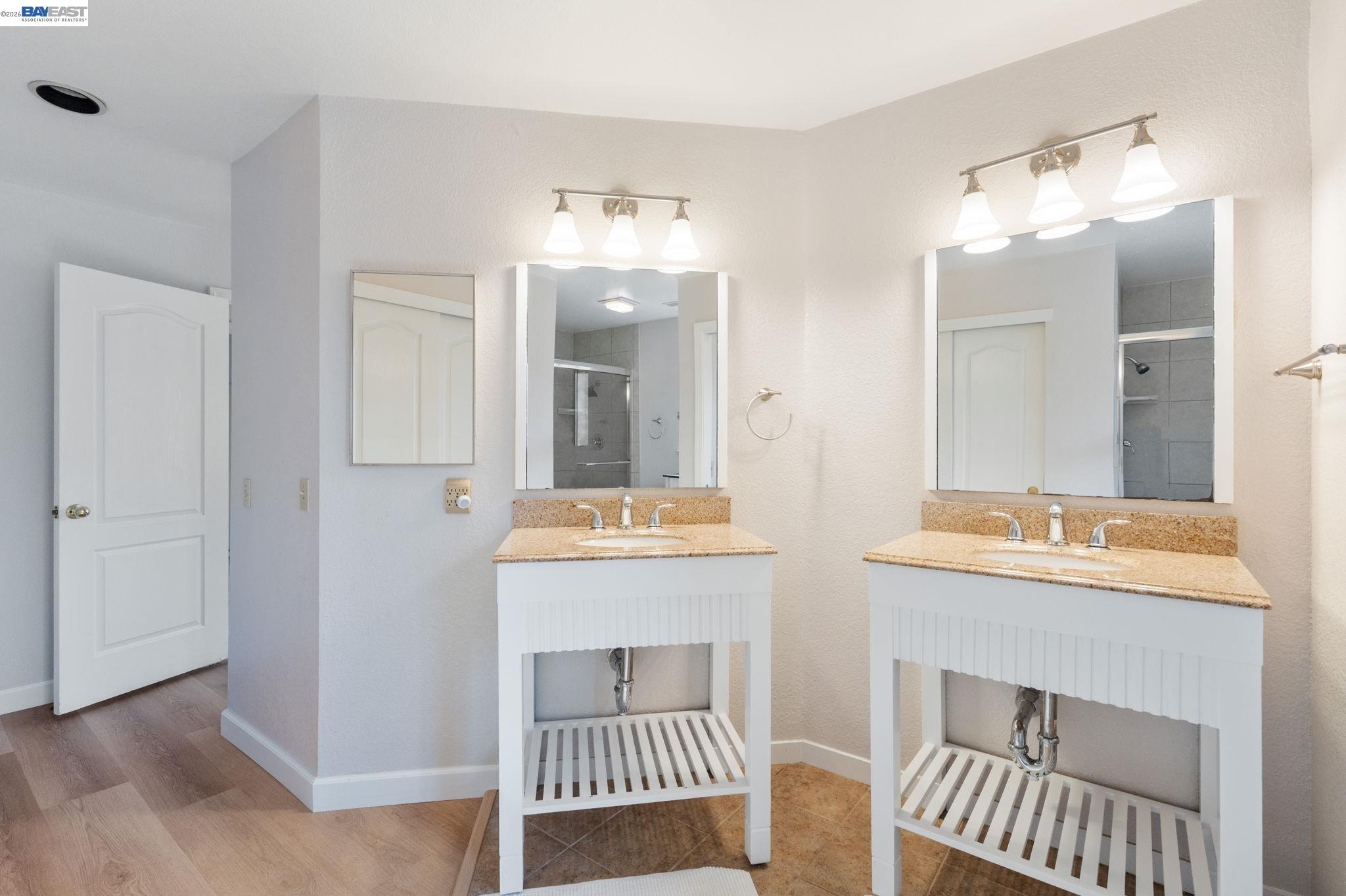 Detail Gallery Image 21 of 42 For 14 Heritage Oaks Rd, Pleasant Hill,  CA 94523 - 3 Beds | 3/1 Baths