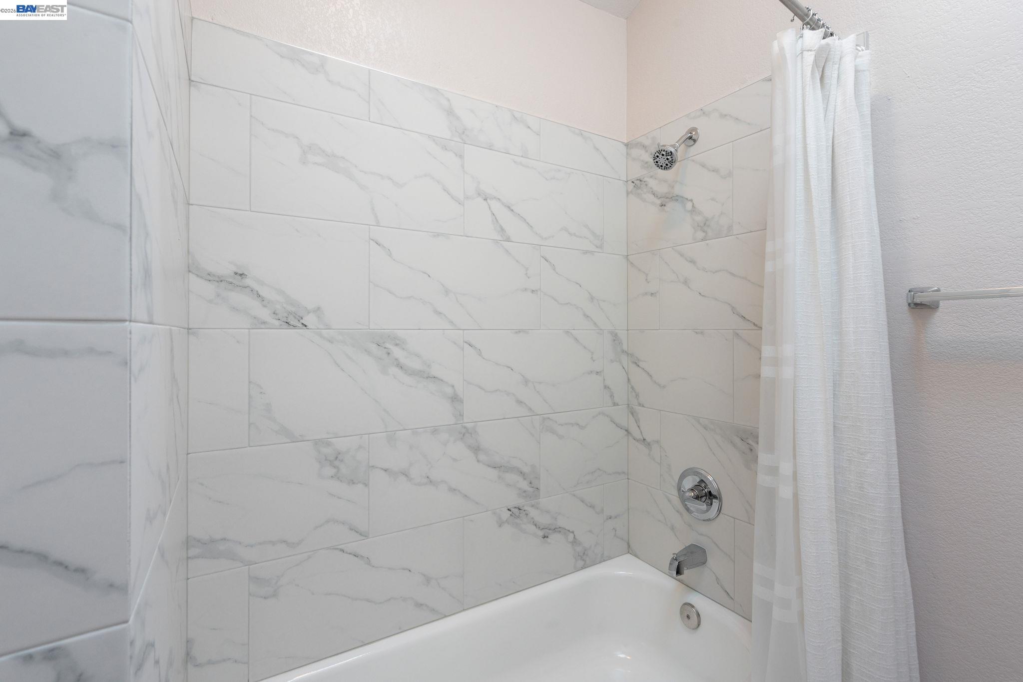 Detail Gallery Image 24 of 42 For 14 Heritage Oaks Rd, Pleasant Hill,  CA 94523 - 3 Beds | 3/1 Baths