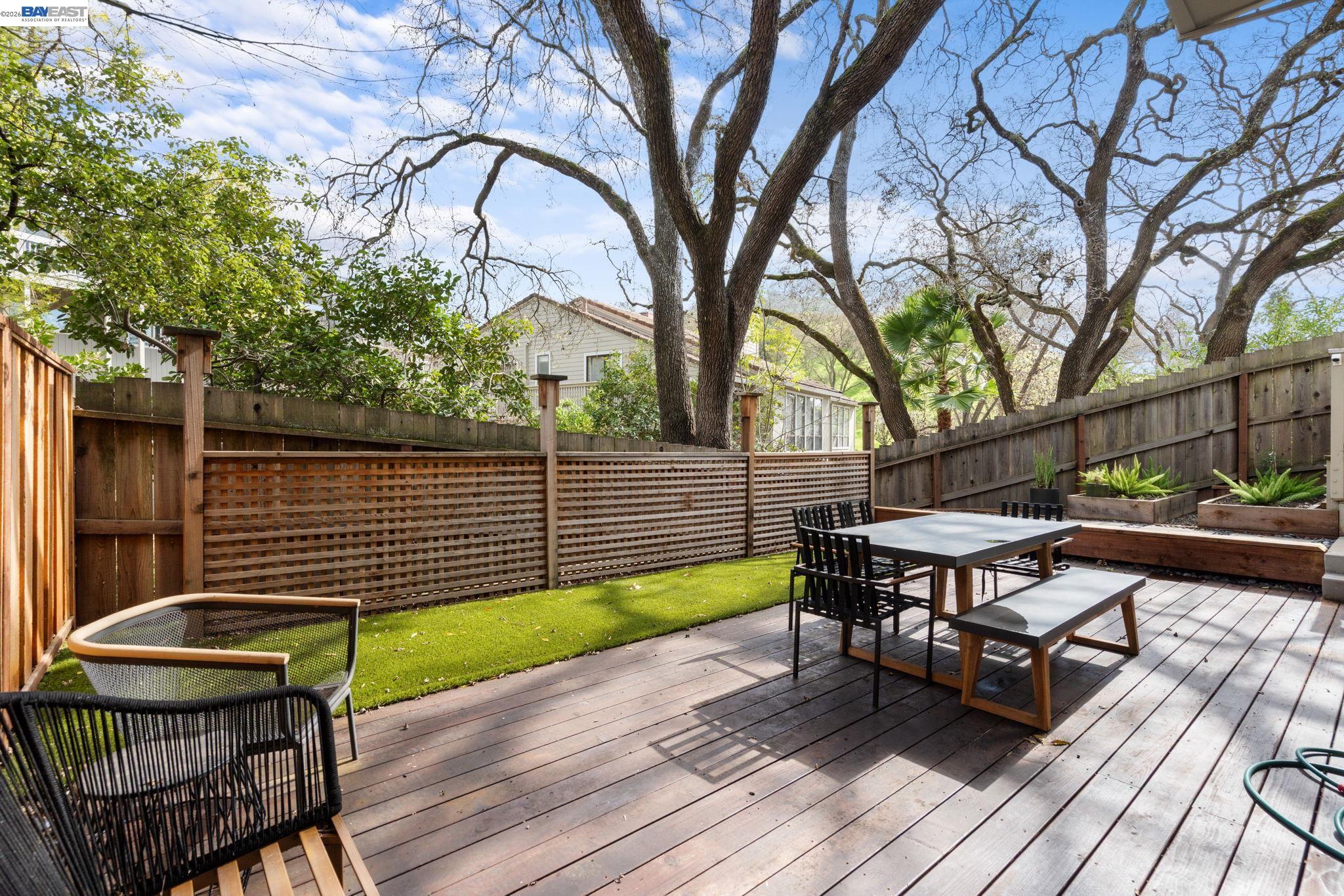 Detail Gallery Image 32 of 42 For 14 Heritage Oaks Rd, Pleasant Hill,  CA 94523 - 3 Beds | 3/1 Baths