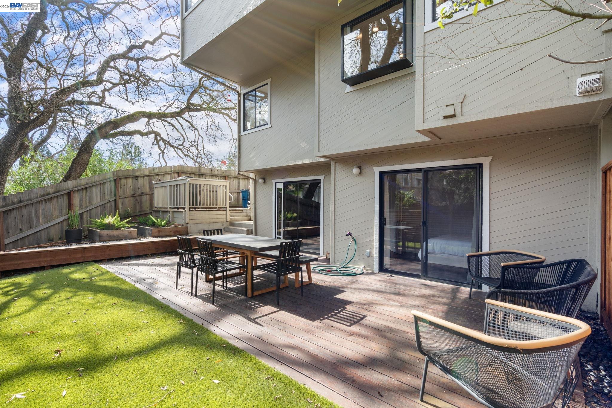 Detail Gallery Image 33 of 42 For 14 Heritage Oaks Rd, Pleasant Hill,  CA 94523 - 3 Beds | 3/1 Baths