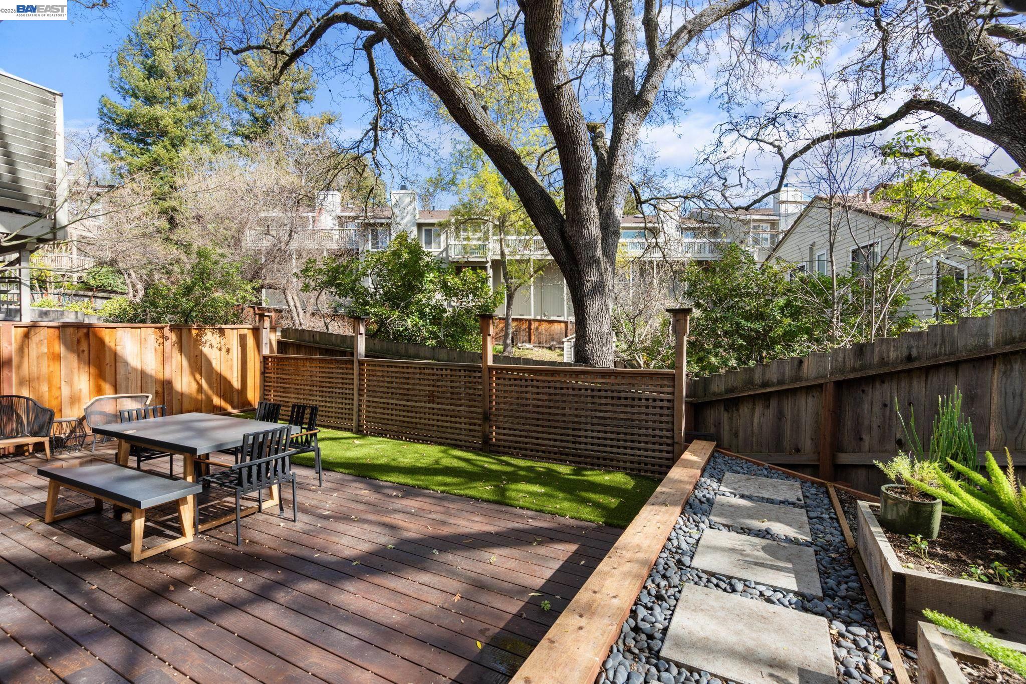 Detail Gallery Image 36 of 43 For 14 Heritage Oaks Rd, Pleasant Hill,  CA 94523 - 3 Beds | 3/1 Baths