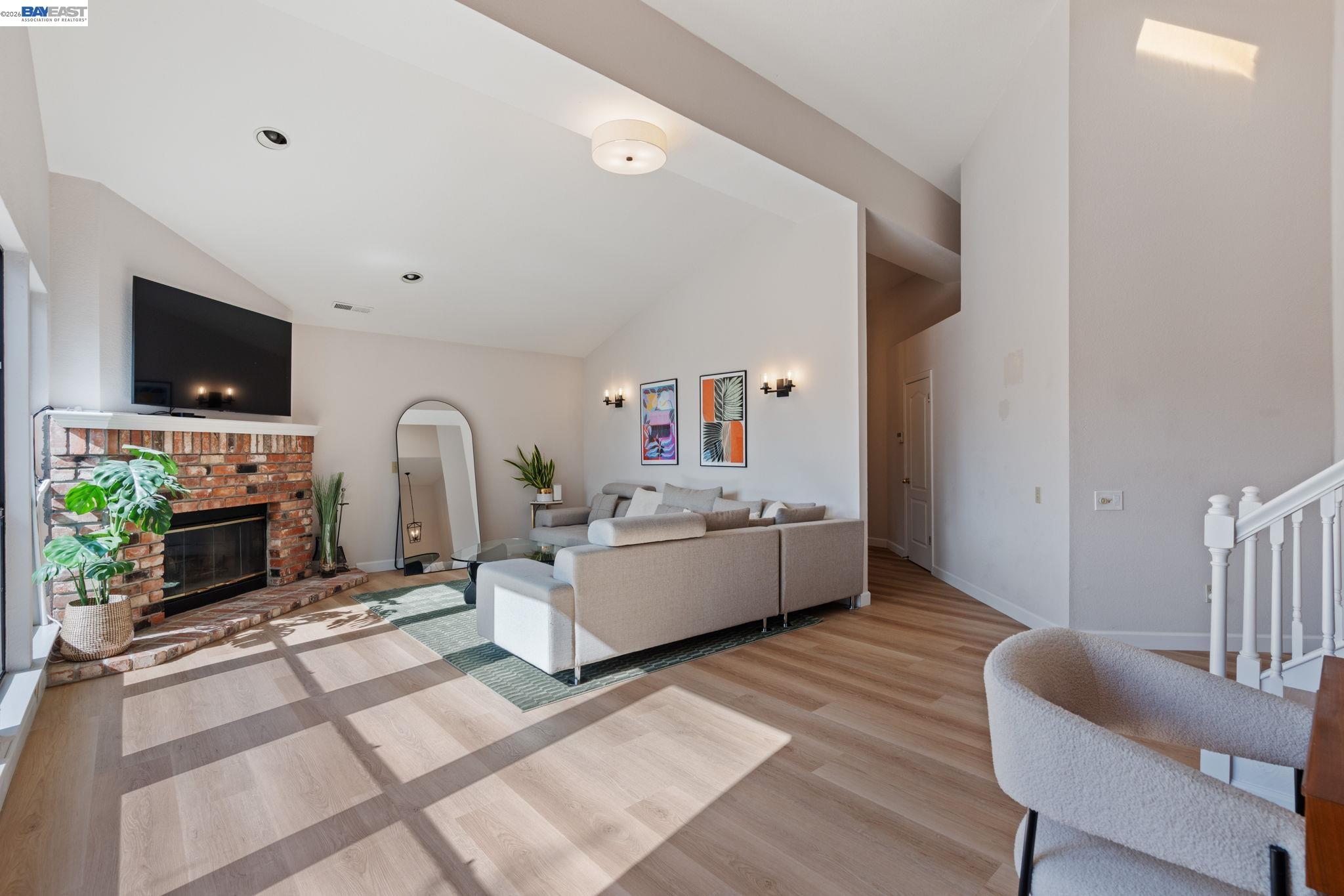 Detail Gallery Image 6 of 43 For 14 Heritage Oaks Rd, Pleasant Hill,  CA 94523 - 3 Beds | 3/1 Baths