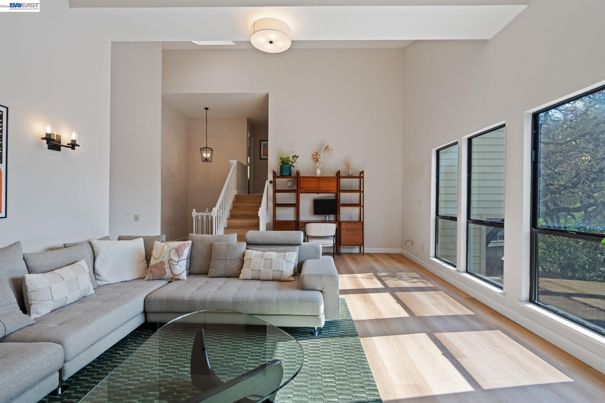 Detail Gallery Image 7 of 43 For 14 Heritage Oaks Rd, Pleasant Hill,  CA 94523 - 3 Beds | 3/1 Baths