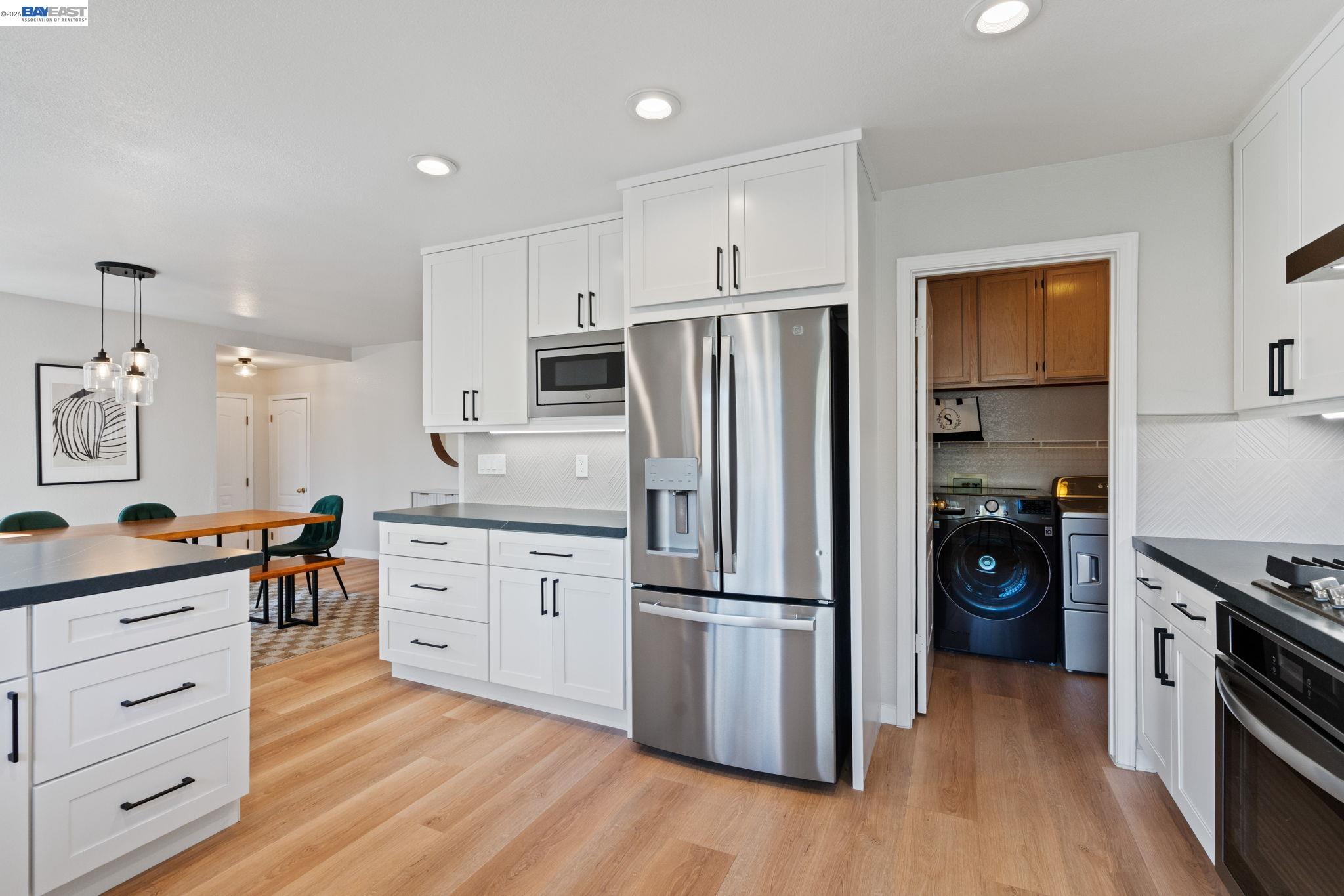 Detail Gallery Image 9 of 43 For 14 Heritage Oaks Rd, Pleasant Hill,  CA 94523 - 3 Beds | 3/1 Baths