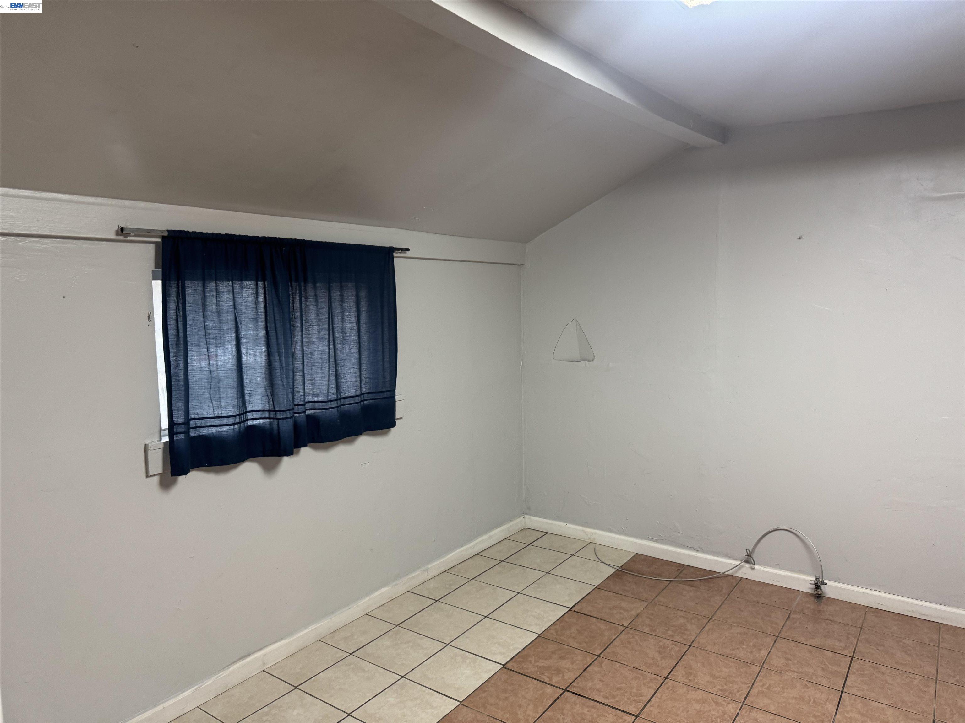 Detail Gallery Image 13 of 30 For 1021 72nd Ave, Oakland,  CA 94621 - 2 Beds | 2 Baths