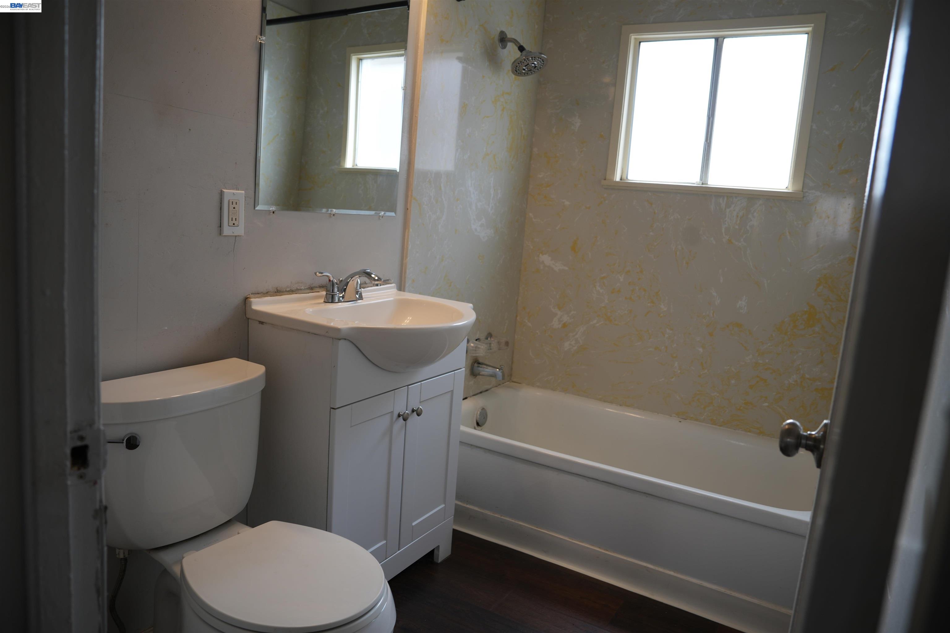 Detail Gallery Image 14 of 30 For 1021 72nd Ave, Oakland,  CA 94621 - 2 Beds | 2 Baths