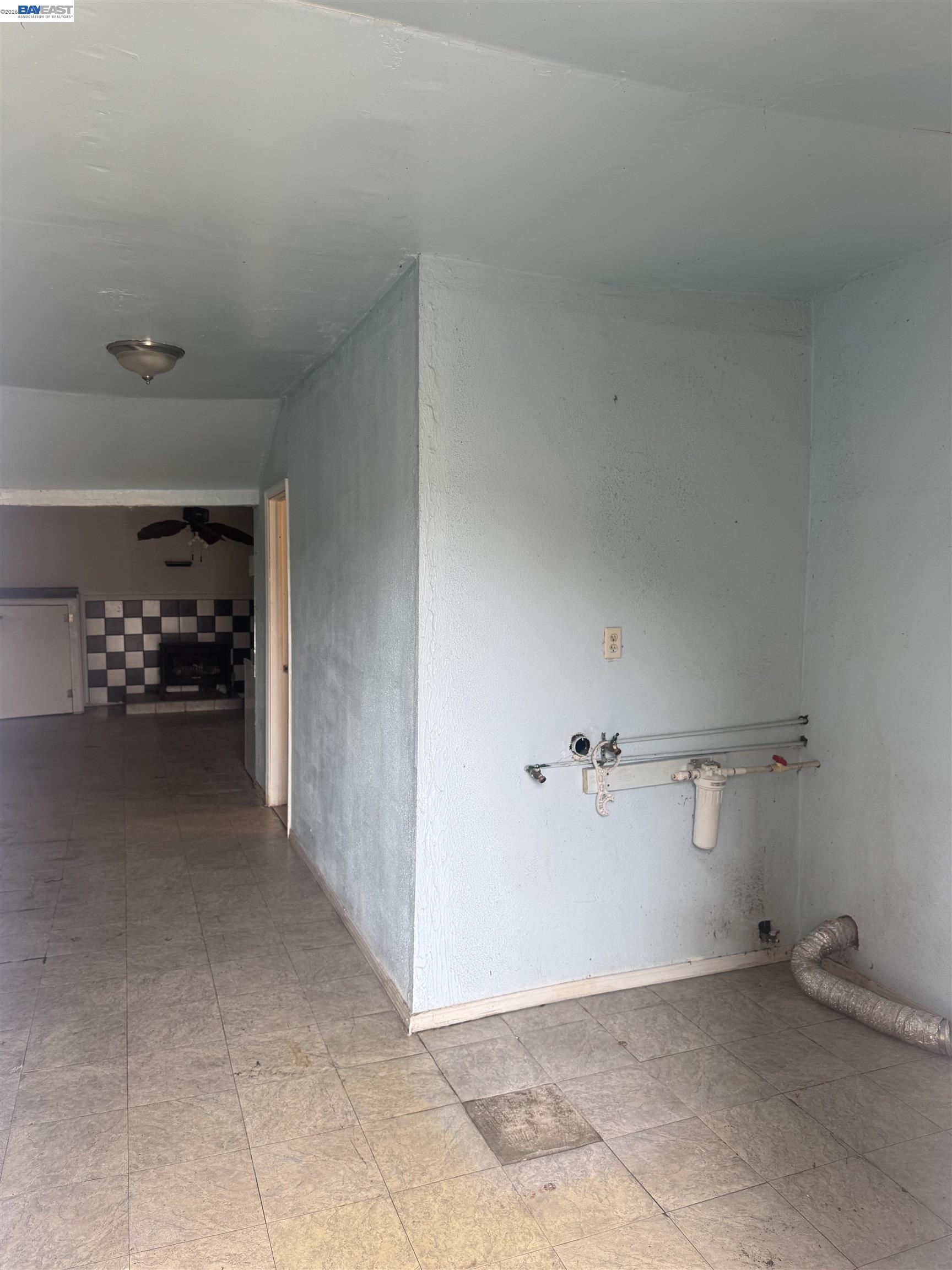 Detail Gallery Image 23 of 30 For 1021 72nd Ave, Oakland,  CA 94621 - 2 Beds | 2 Baths