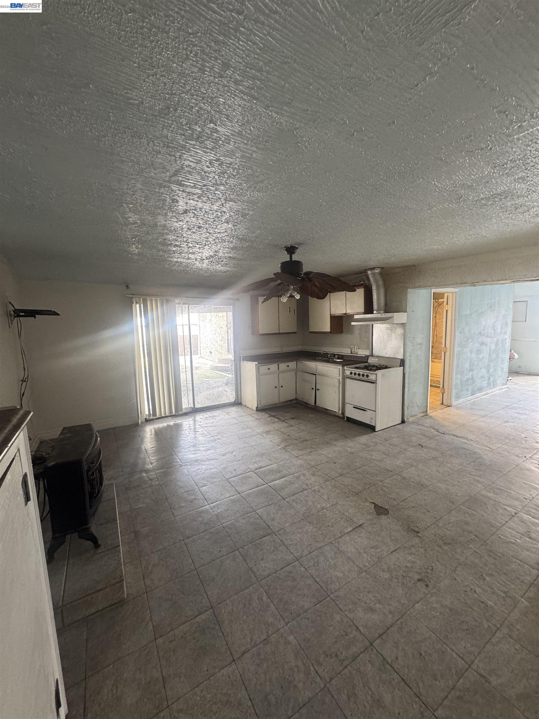 Detail Gallery Image 24 of 30 For 1021 72nd Ave, Oakland,  CA 94621 - 2 Beds | 2 Baths