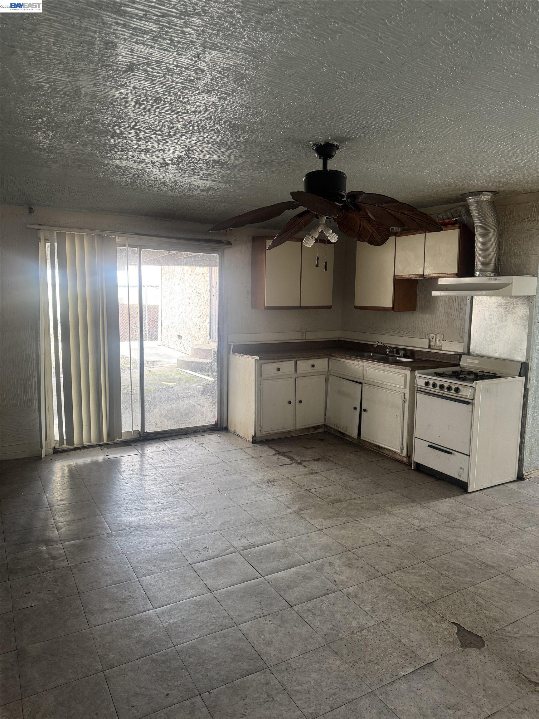 Detail Gallery Image 28 of 30 For 1021 72nd Ave, Oakland,  CA 94621 - 2 Beds | 2 Baths