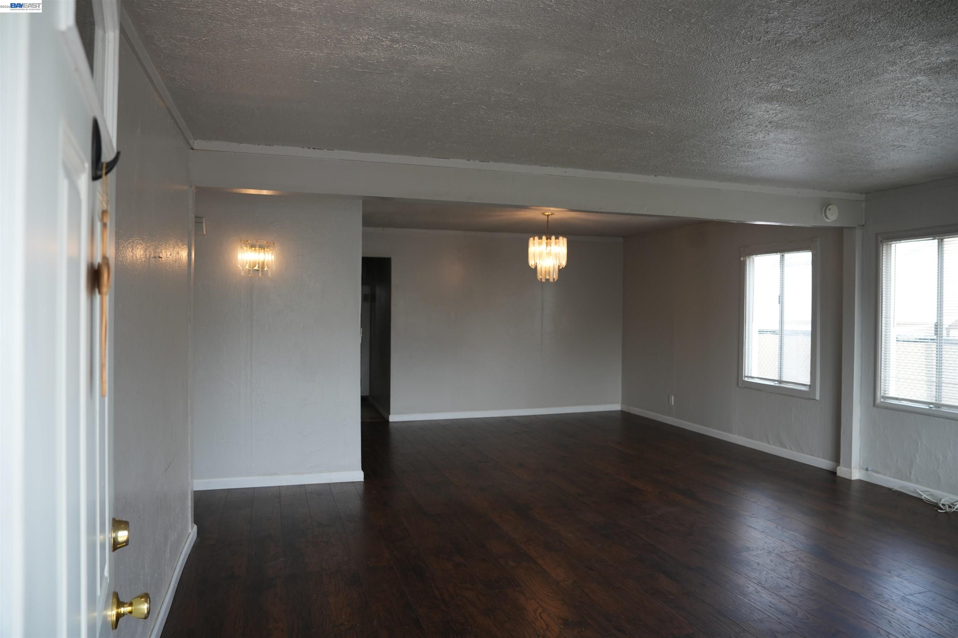 Detail Gallery Image 7 of 30 For 1021 72nd Ave, Oakland,  CA 94621 - 2 Beds | 2 Baths