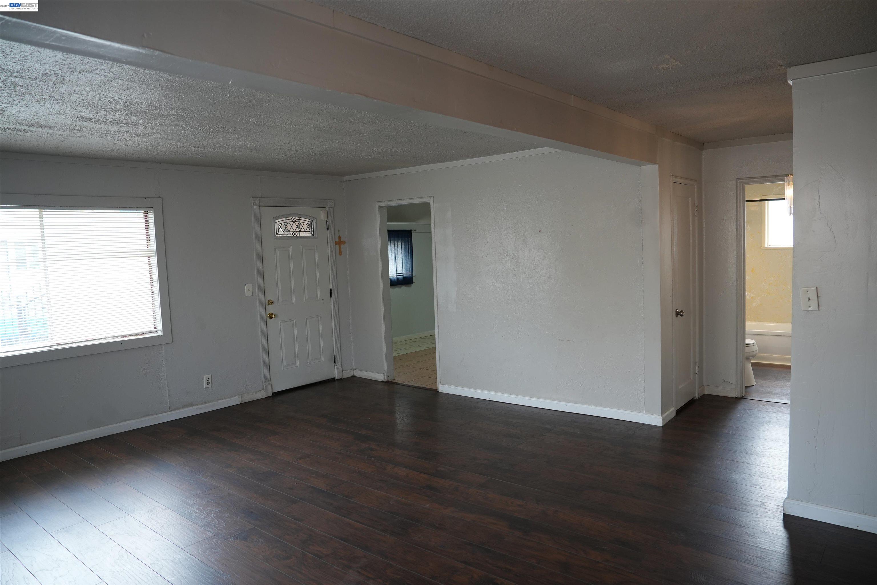 Detail Gallery Image 9 of 30 For 1021 72nd Ave, Oakland,  CA 94621 - 2 Beds | 2 Baths