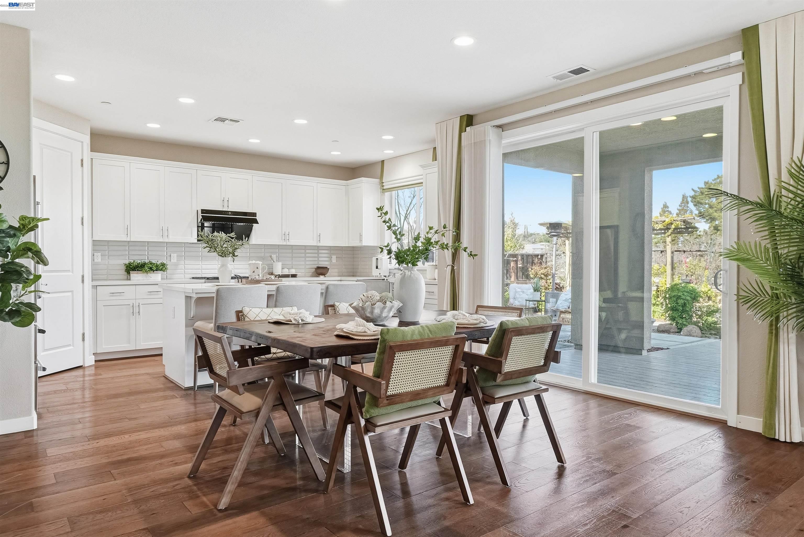 Detail Gallery Image 13 of 46 For 515 Tananger Heights Ln, Pleasant Hill,  CA 94523 - 4 Beds | 3 Baths