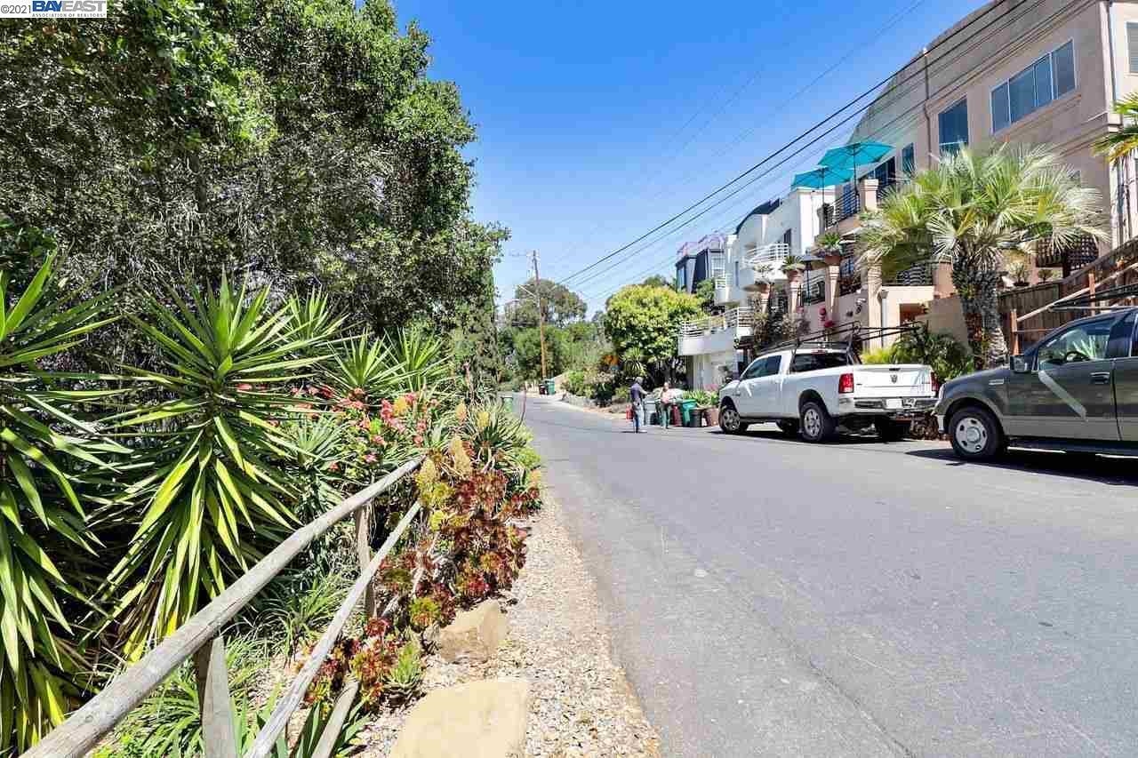 Outlook Ave, Oakland, CA, 94608