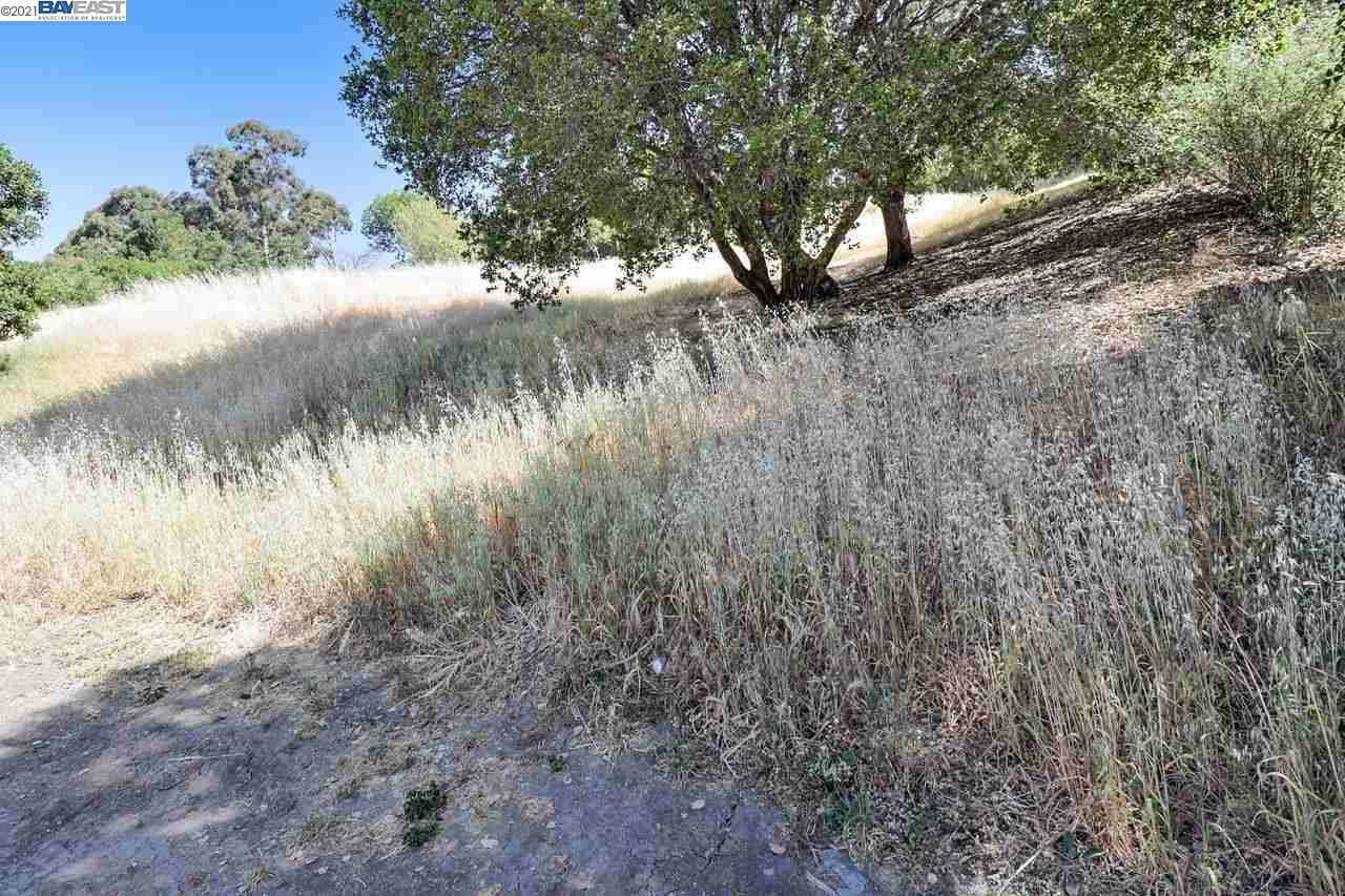 Detail Gallery Image 4 of 7 For Outlook Ave, Oakland,  CA 94608 - – Beds | – Baths