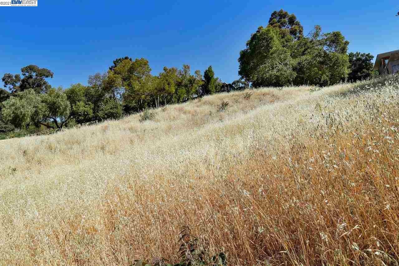 Detail Gallery Image 7 of 7 For Outlook Ave, Oakland,  CA 94608 - – Beds | – Baths