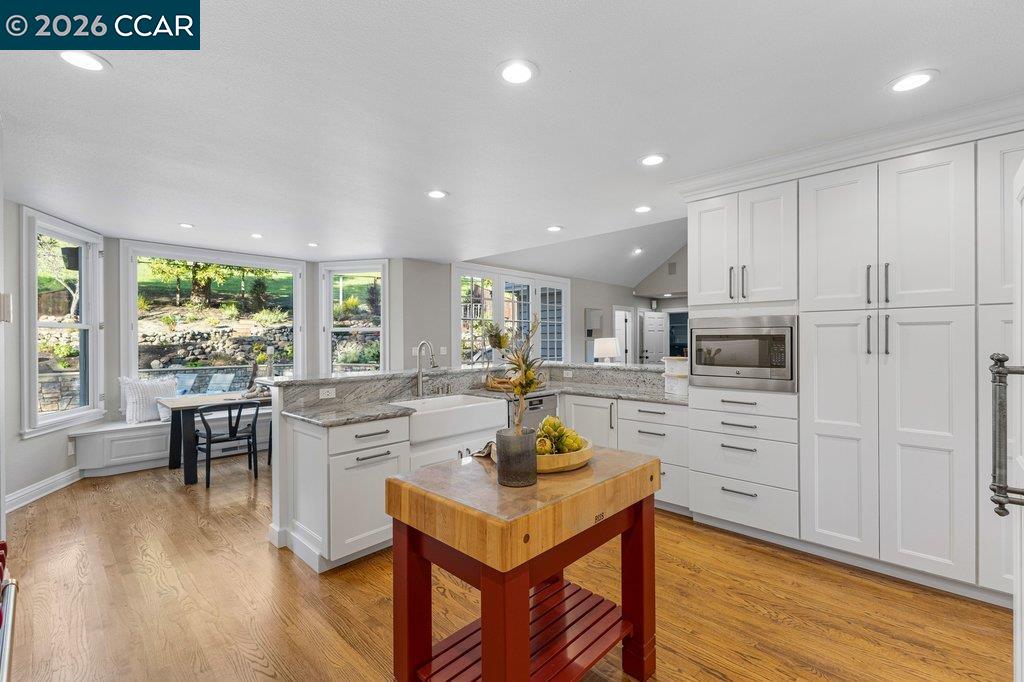 Detail Gallery Image 14 of 51 For 10 Crownridge Dr, Danville,  CA 94506 - 4 Beds | 3/1 Baths