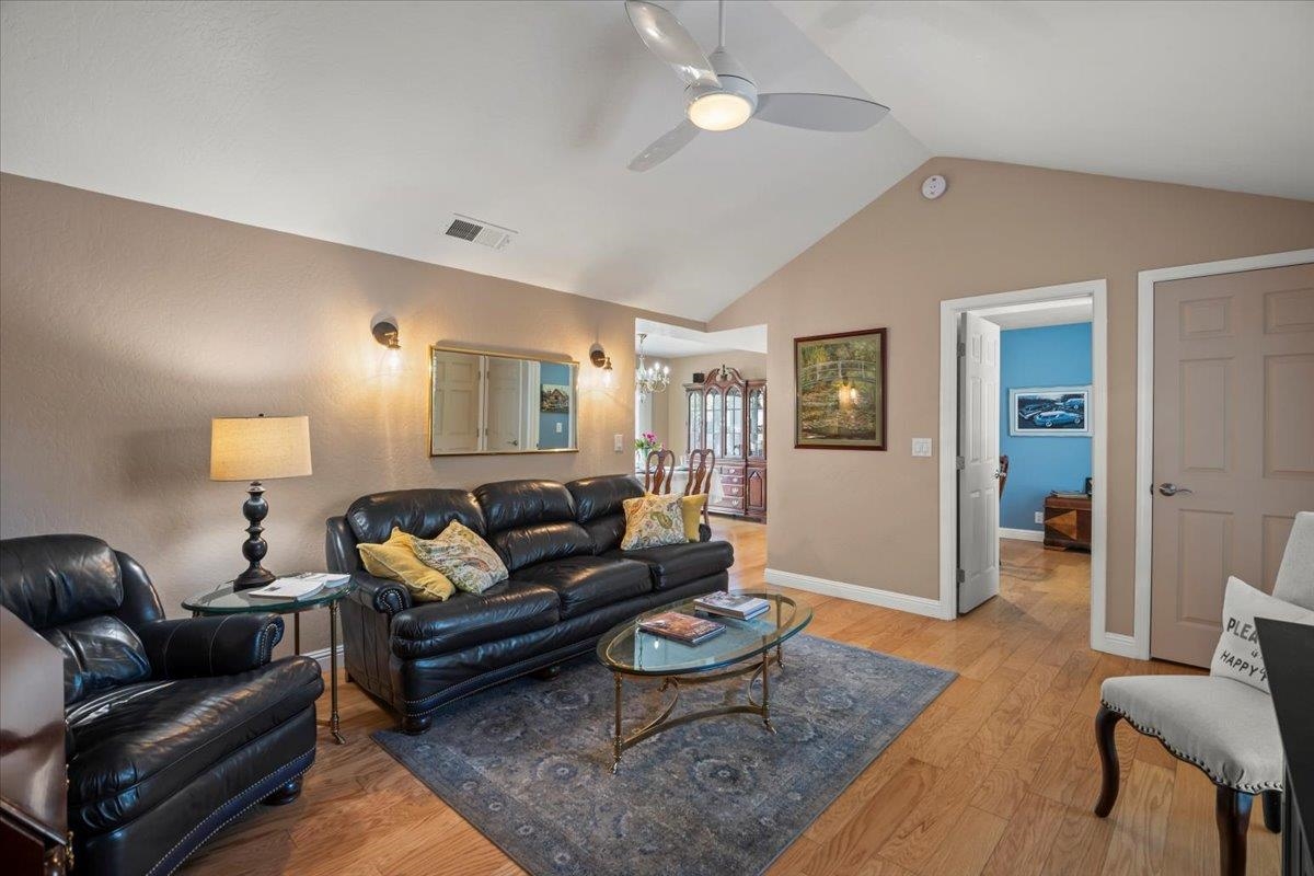 Photo #4: 41124340 Listing: Photo #4