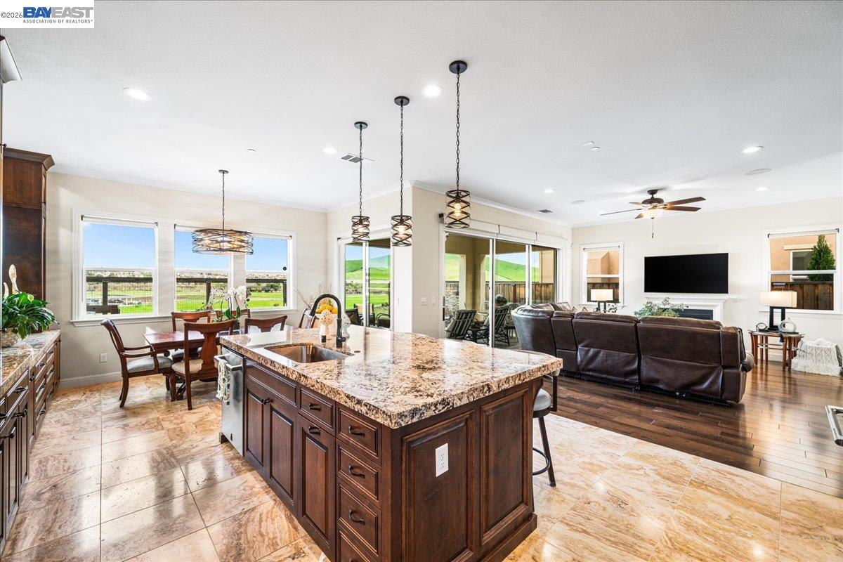 Detail Gallery Image 13 of 41 For 205 Zinnia Ct, San Ramon,  CA 94582 - 4 Beds | 3/1 Baths