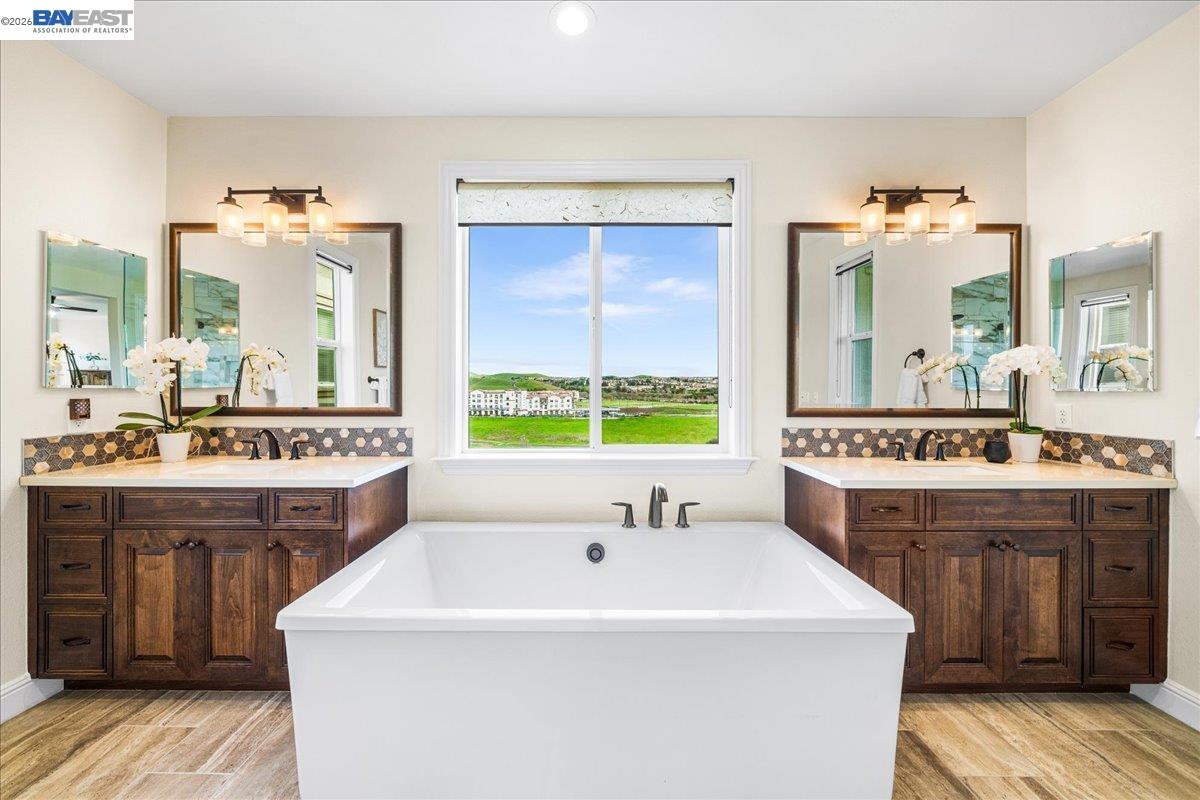 Detail Gallery Image 25 of 41 For 205 Zinnia Ct, San Ramon,  CA 94582 - 4 Beds | 3/1 Baths