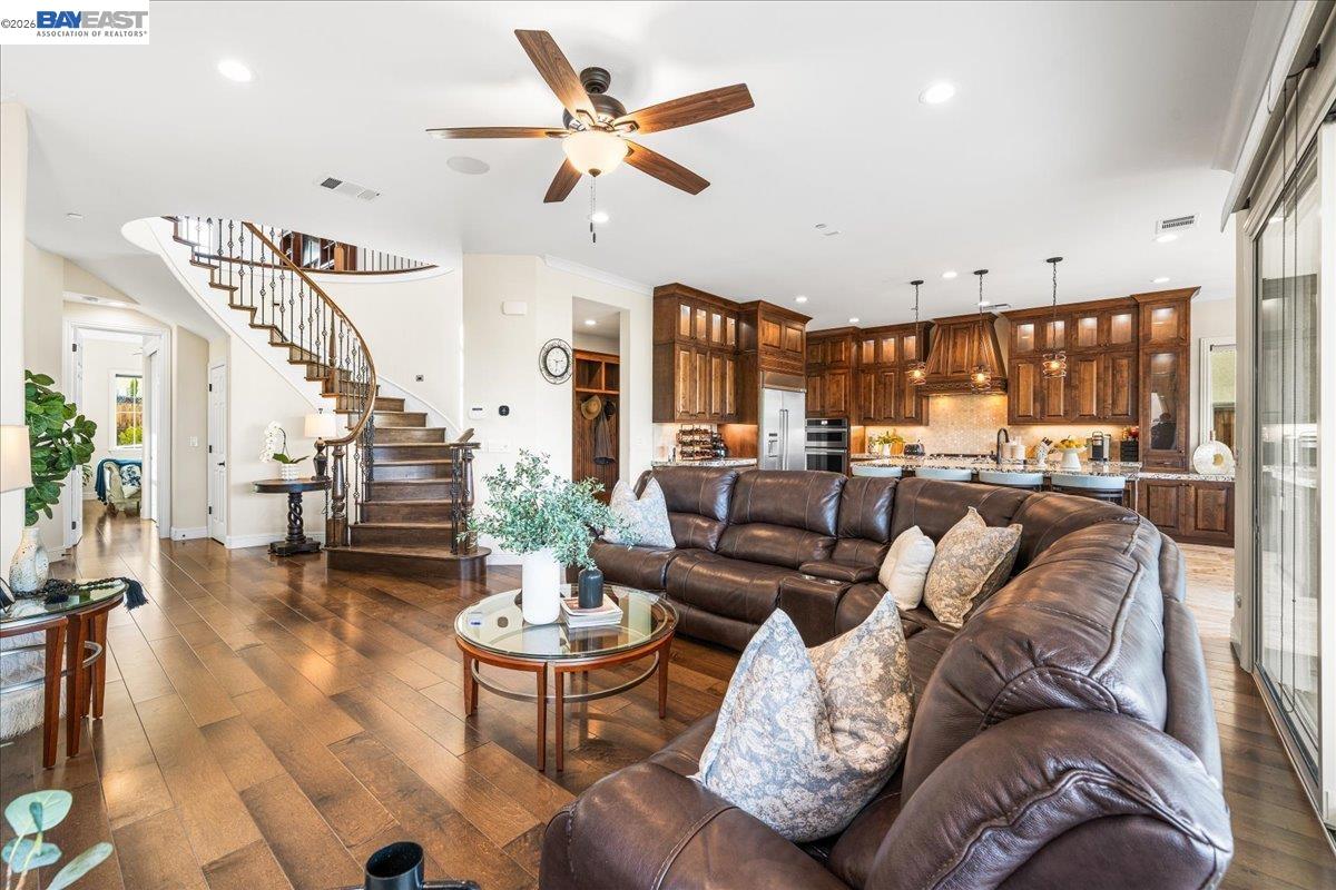 Detail Gallery Image 8 of 41 For 205 Zinnia Ct, San Ramon,  CA 94582 - 4 Beds | 3/1 Baths