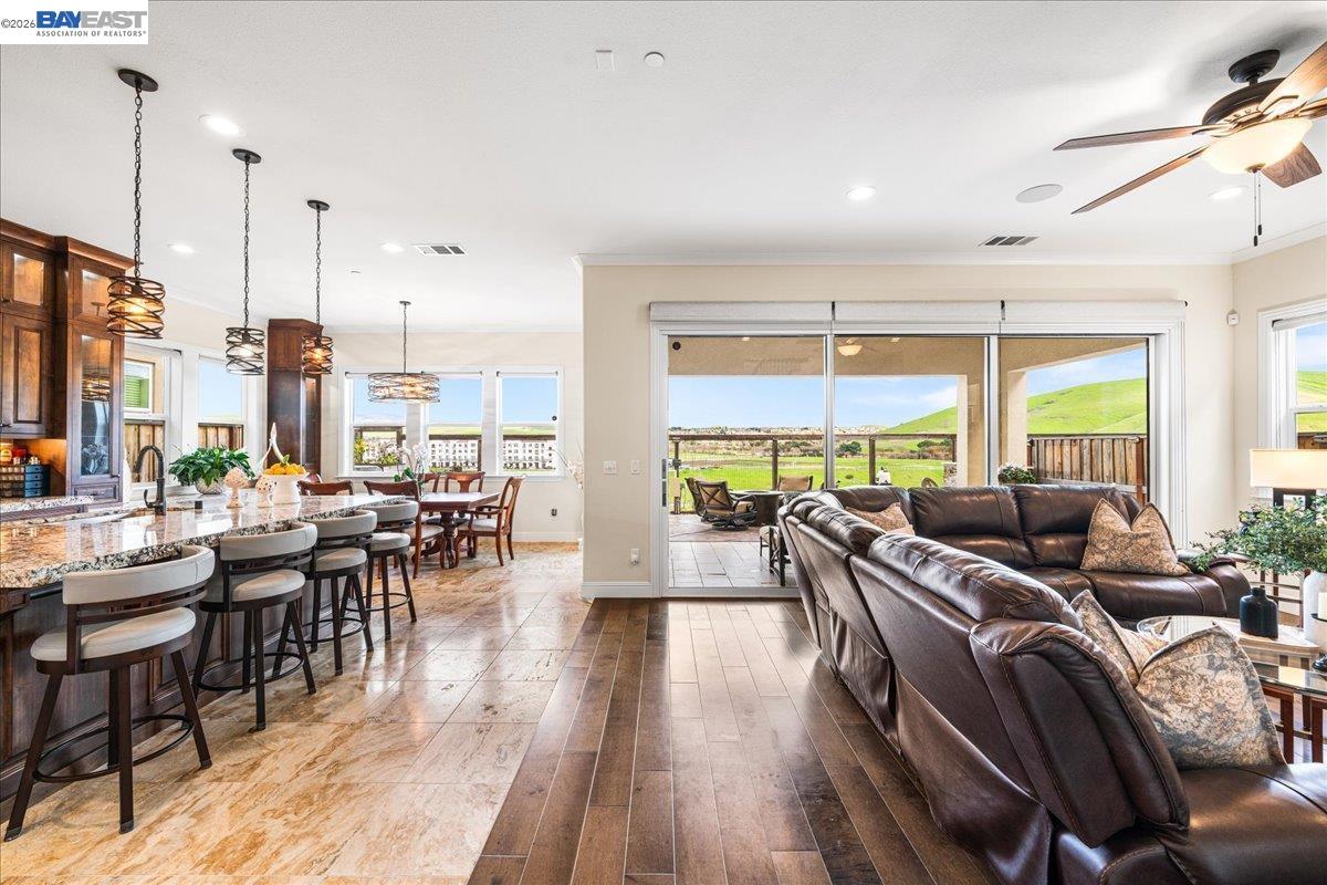 Detail Gallery Image 10 of 41 For 205 Zinnia Ct, San Ramon,  CA 94582 - 4 Beds | 3/1 Baths