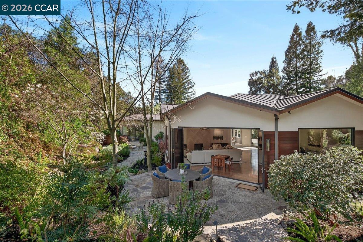 Detail Gallery Image 34 of 60 For 20 Monticello Ct, Lafayette,  CA 94549 - 5 Beds | 4/1 Baths