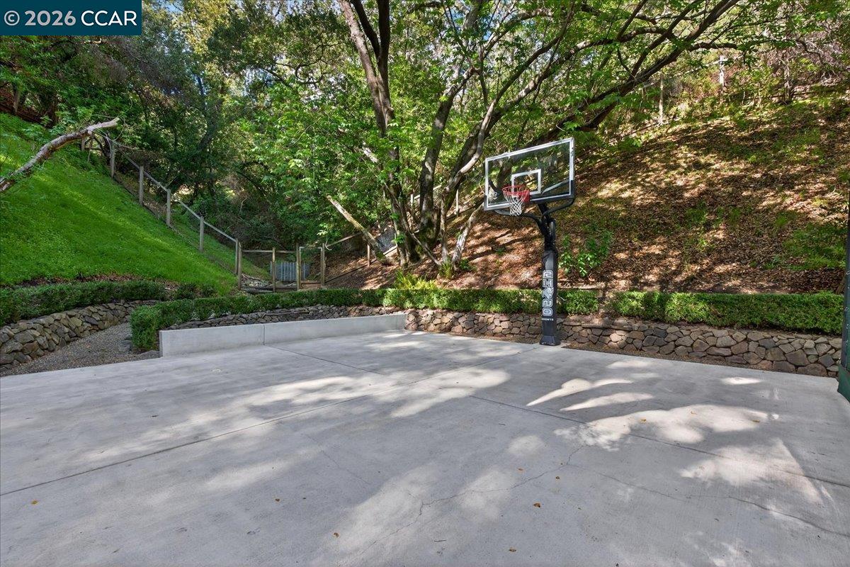 Detail Gallery Image 40 of 60 For 20 Monticello Ct, Lafayette,  CA 94549 - 5 Beds | 4/1 Baths