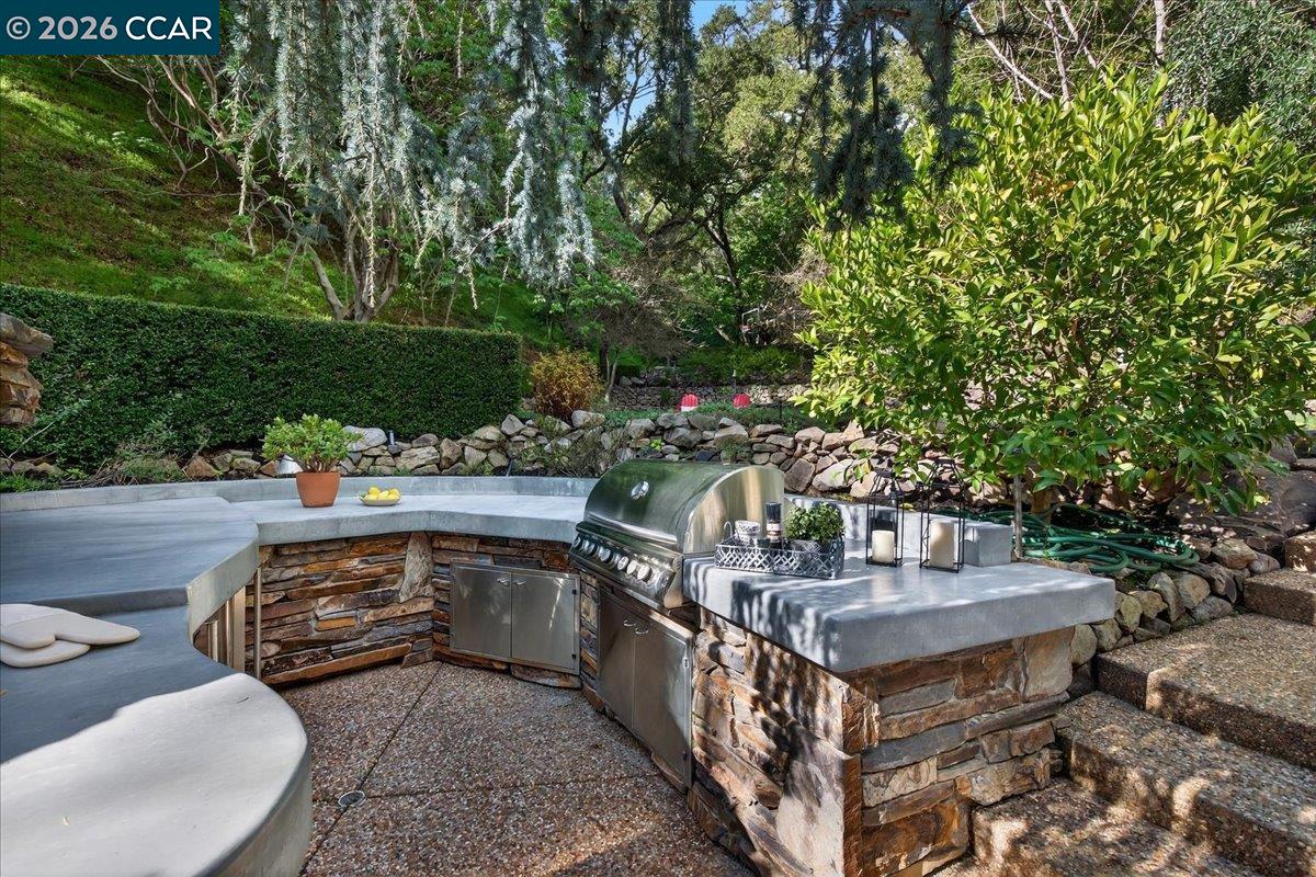 Detail Gallery Image 42 of 60 For 20 Monticello Ct, Lafayette,  CA 94549 - 5 Beds | 4/1 Baths