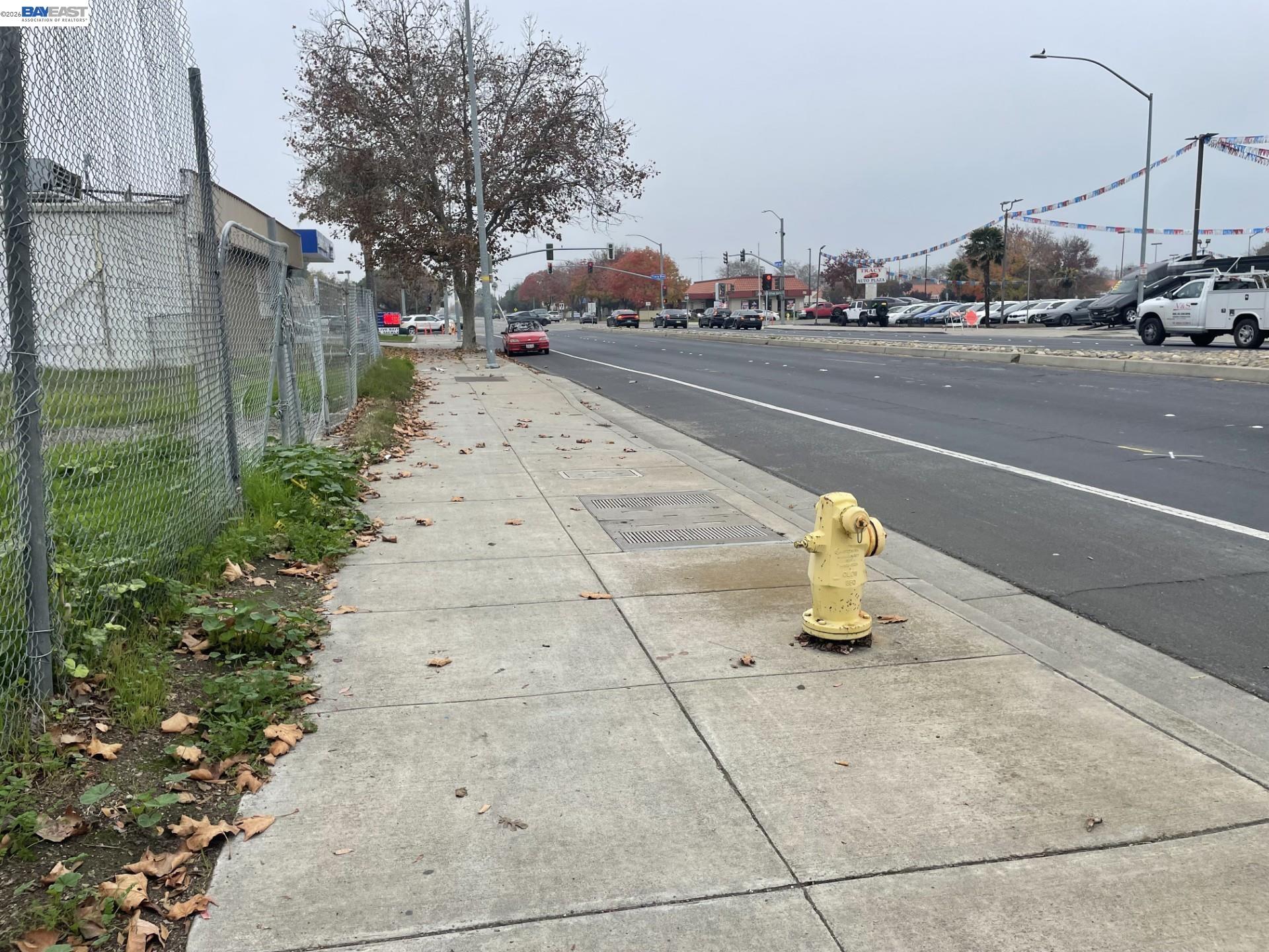 Detail Gallery Image 2 of 6 For 522 W Grant Line Rd, Tracy,  CA 95376 - – Beds | – Baths