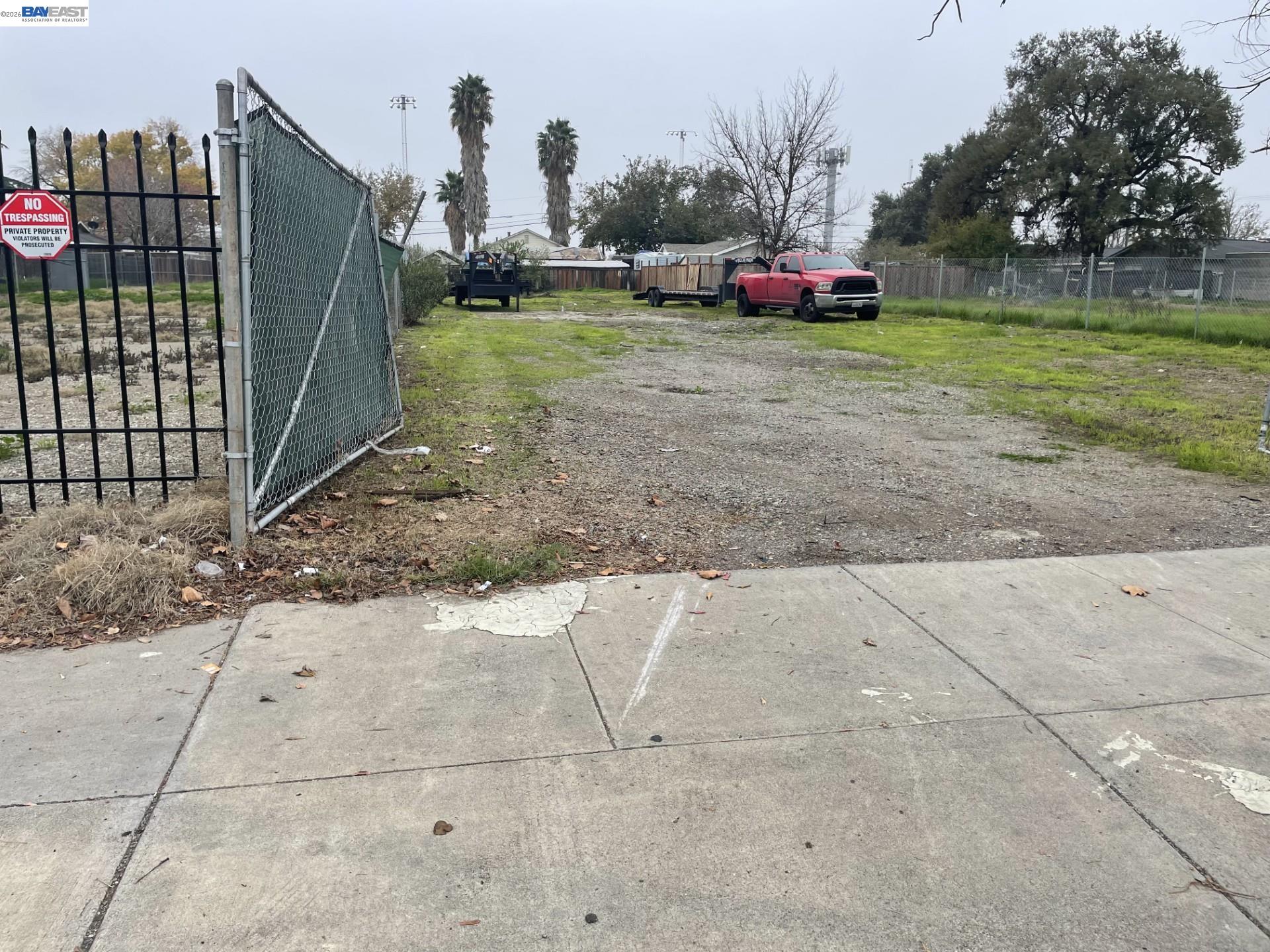 Detail Gallery Image 4 of 6 For 522 W Grant Line Rd, Tracy,  CA 95376 - – Beds | – Baths