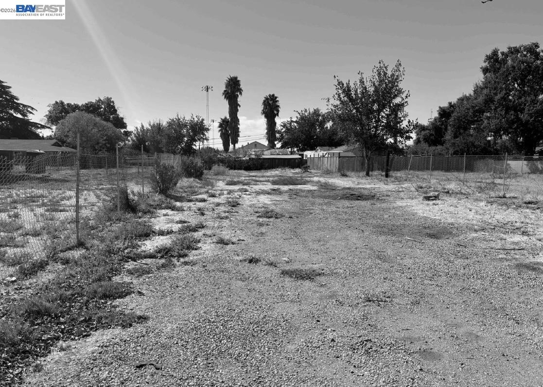 Detail Gallery Image 5 of 6 For 522 W Grant Line Rd, Tracy,  CA 95376 - – Beds | – Baths