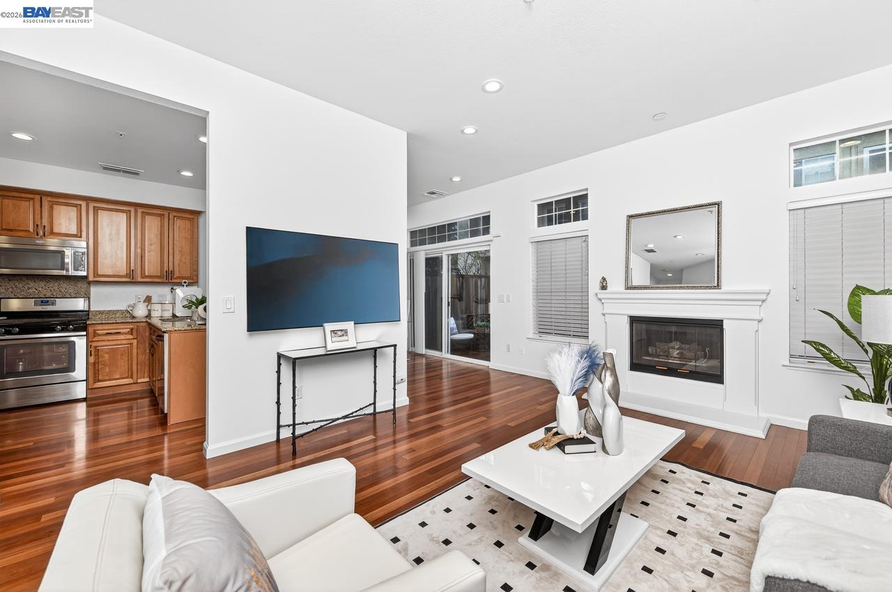 Front Image Thumbnail for BE41124345