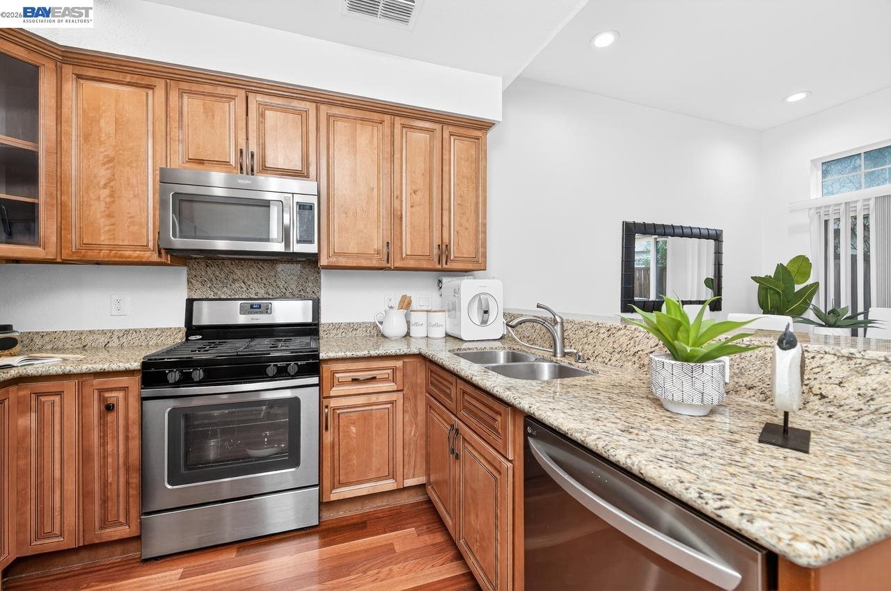 Detail Gallery Image 14 of 35 For 4153 Alba Ct, Pleasanton,  CA 94588 - 2 Beds | 2/1 Baths