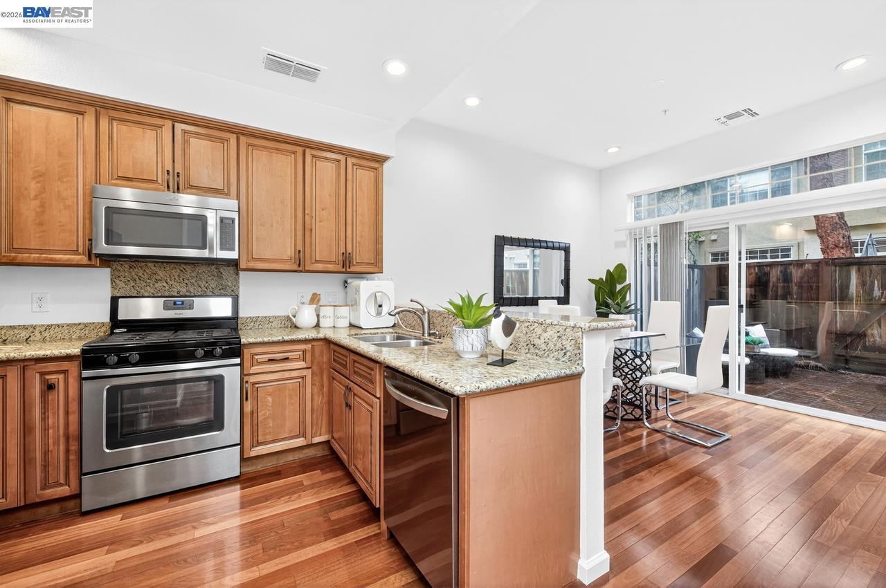 Detail Gallery Image 16 of 34 For 4153 Alba Ct, Pleasanton,  CA 94588 - 2 Beds | 2/1 Baths