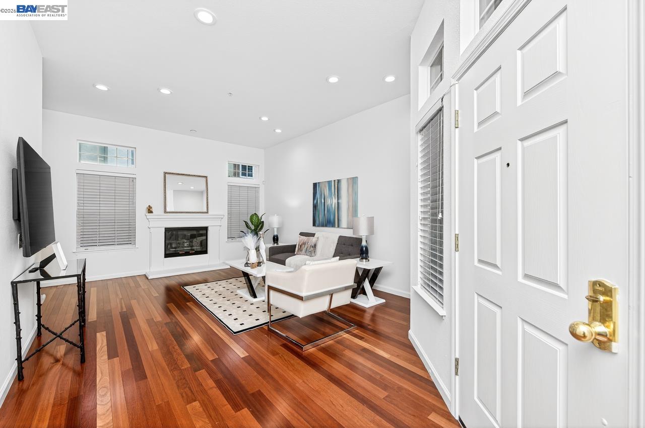 Detail Gallery Image 3 of 34 For 4153 Alba Ct, Pleasanton,  CA 94588 - 2 Beds | 2/1 Baths