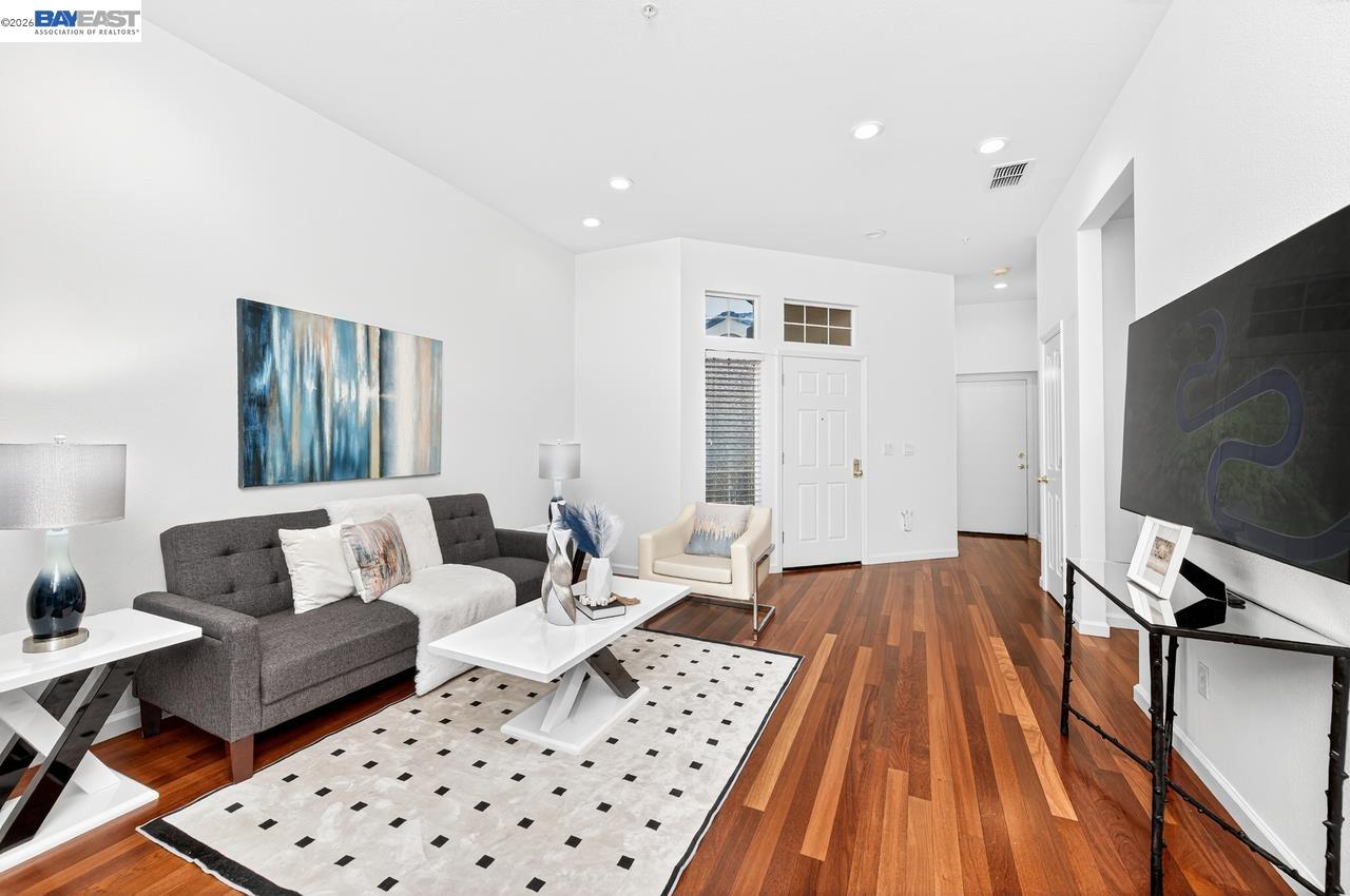 Detail Gallery Image 6 of 34 For 4153 Alba Ct, Pleasanton,  CA 94588 - 2 Beds | 2/1 Baths