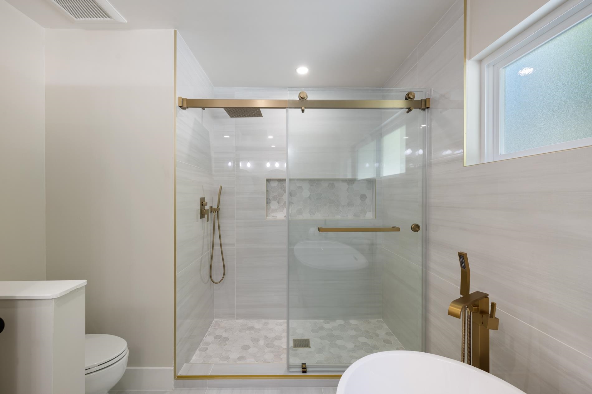 Detail Gallery Image 16 of 33 For 483 Boynton Ave, Berkeley,  CA 94707 - 5 Beds | 4/1 Baths