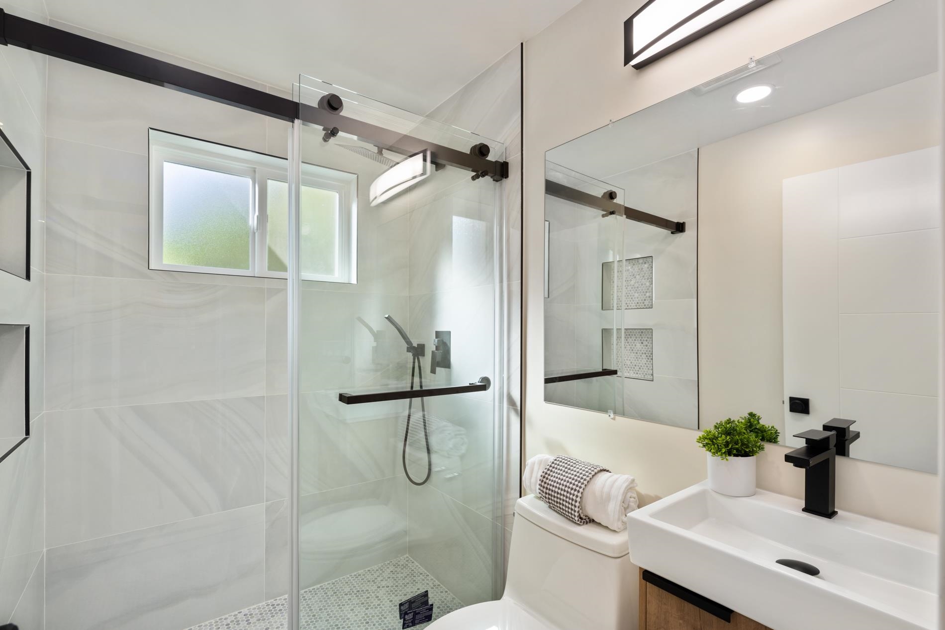 Detail Gallery Image 19 of 33 For 483 Boynton Ave, Berkeley,  CA 94707 - 5 Beds | 4/1 Baths