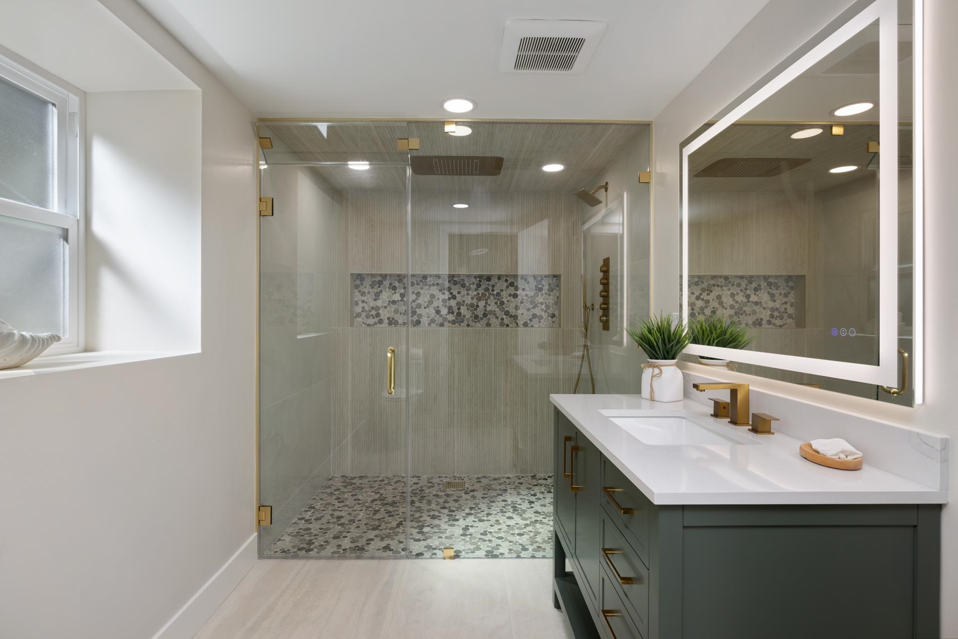 Detail Gallery Image 21 of 33 For 483 Boynton Ave, Berkeley,  CA 94707 - 5 Beds | 4/1 Baths